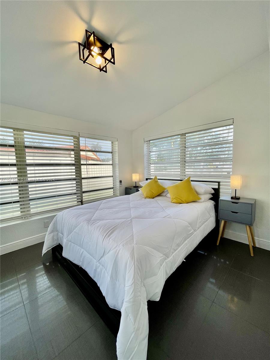 913 NE 2nd Ct, Hallandale Beach, Florida 33009, 3 Bedrooms Bedrooms, ,1 BathroomBathrooms,Residential,For Sale,913 NE 2nd Ct,A11571582