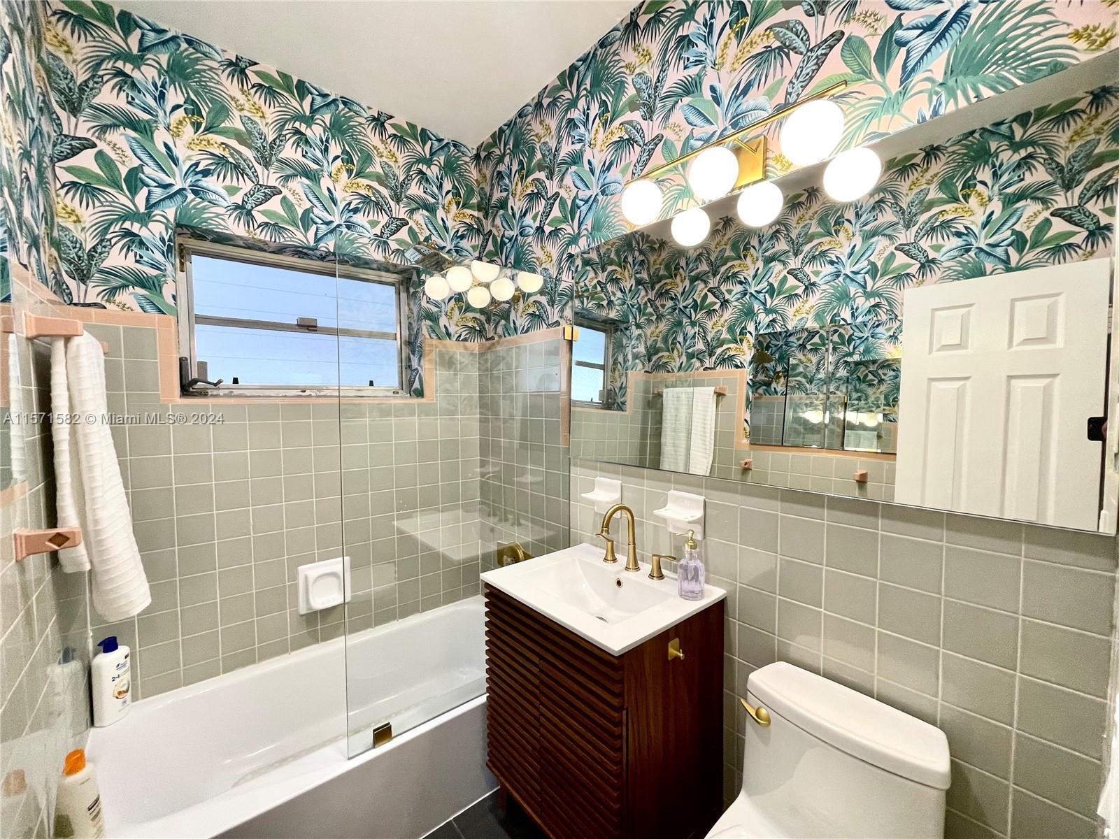 913 NE 2nd Ct, Hallandale Beach, Florida 33009, 3 Bedrooms Bedrooms, ,1 BathroomBathrooms,Residential,For Sale,913 NE 2nd Ct,A11571582