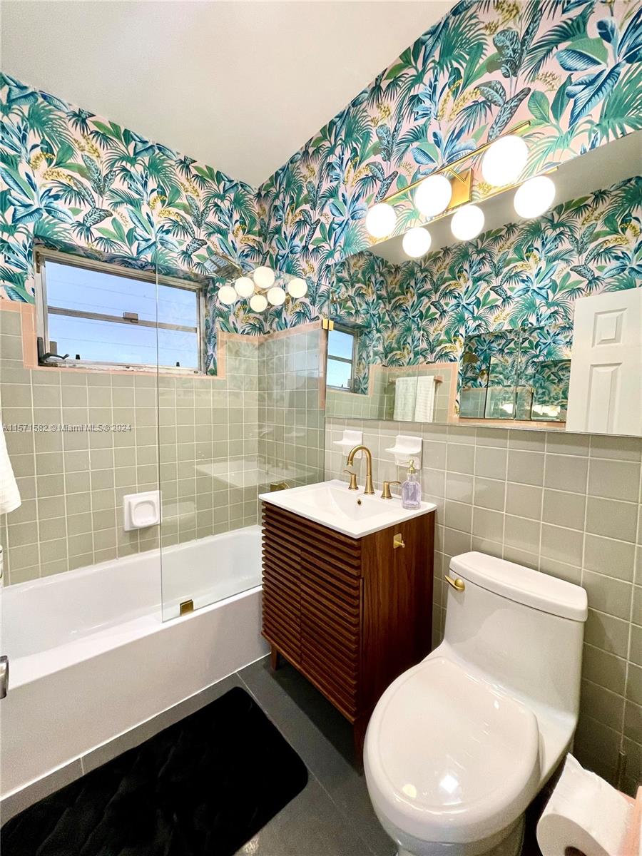 913 NE 2nd Ct, Hallandale Beach, Florida 33009, 3 Bedrooms Bedrooms, ,1 BathroomBathrooms,Residential,For Sale,913 NE 2nd Ct,A11571582