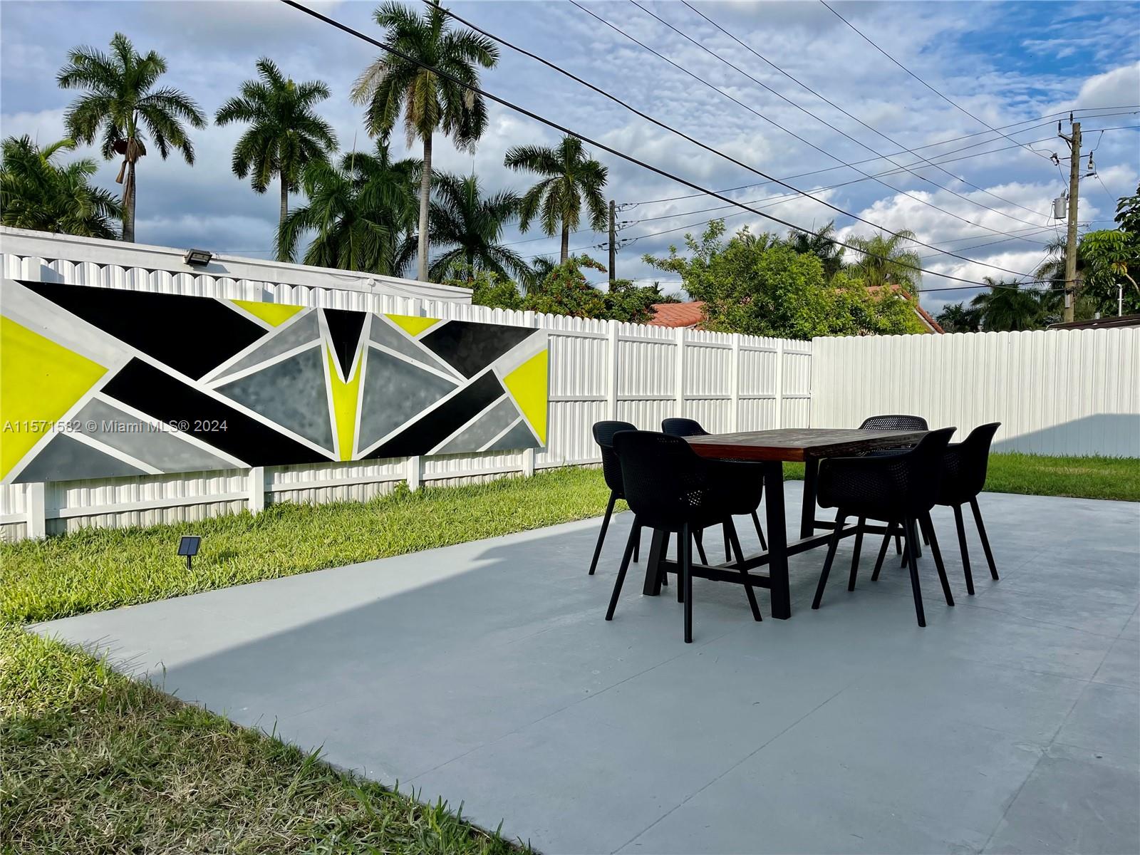 913 NE 2nd Ct, Hallandale Beach, Florida 33009, 3 Bedrooms Bedrooms, ,1 BathroomBathrooms,Residential,For Sale,913 NE 2nd Ct,A11571582