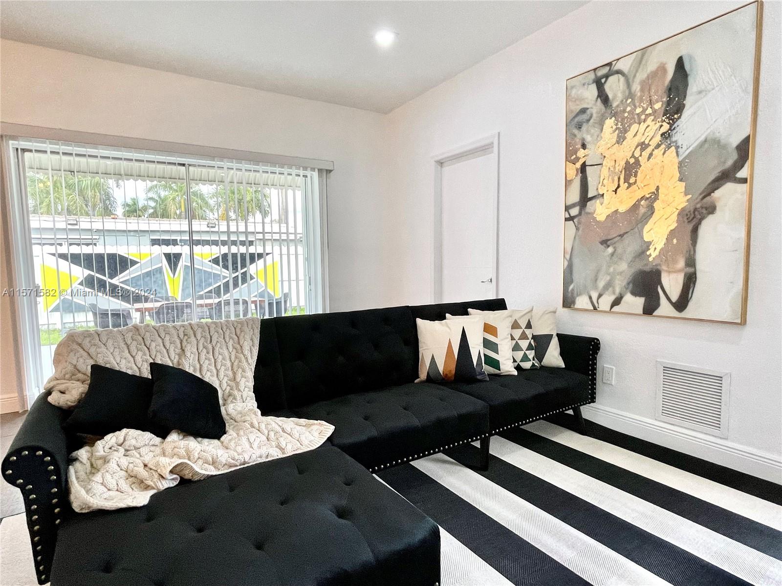 913 NE 2nd Ct, Hallandale Beach, Florida 33009, 3 Bedrooms Bedrooms, ,1 BathroomBathrooms,Residential,For Sale,913 NE 2nd Ct,A11571582