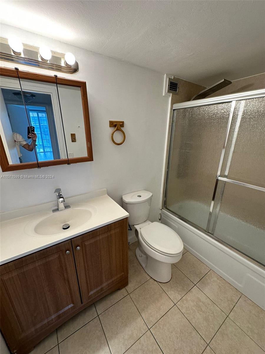 701 Three Islands Blvd 414, Hallandale Beach, Florida 33009, 1 Bedroom Bedrooms, ,1 BathroomBathrooms,Residentiallease,For Rent,701 Three Islands Blvd 414,A11571599