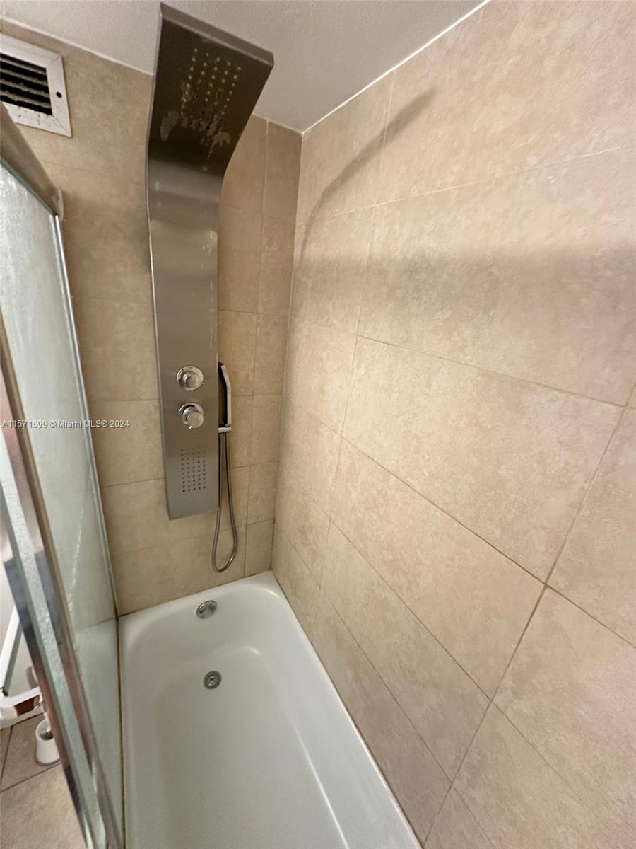 701 Three Islands Blvd 414, Hallandale Beach, Florida 33009, 1 Bedroom Bedrooms, ,1 BathroomBathrooms,Residentiallease,For Rent,701 Three Islands Blvd 414,A11571599