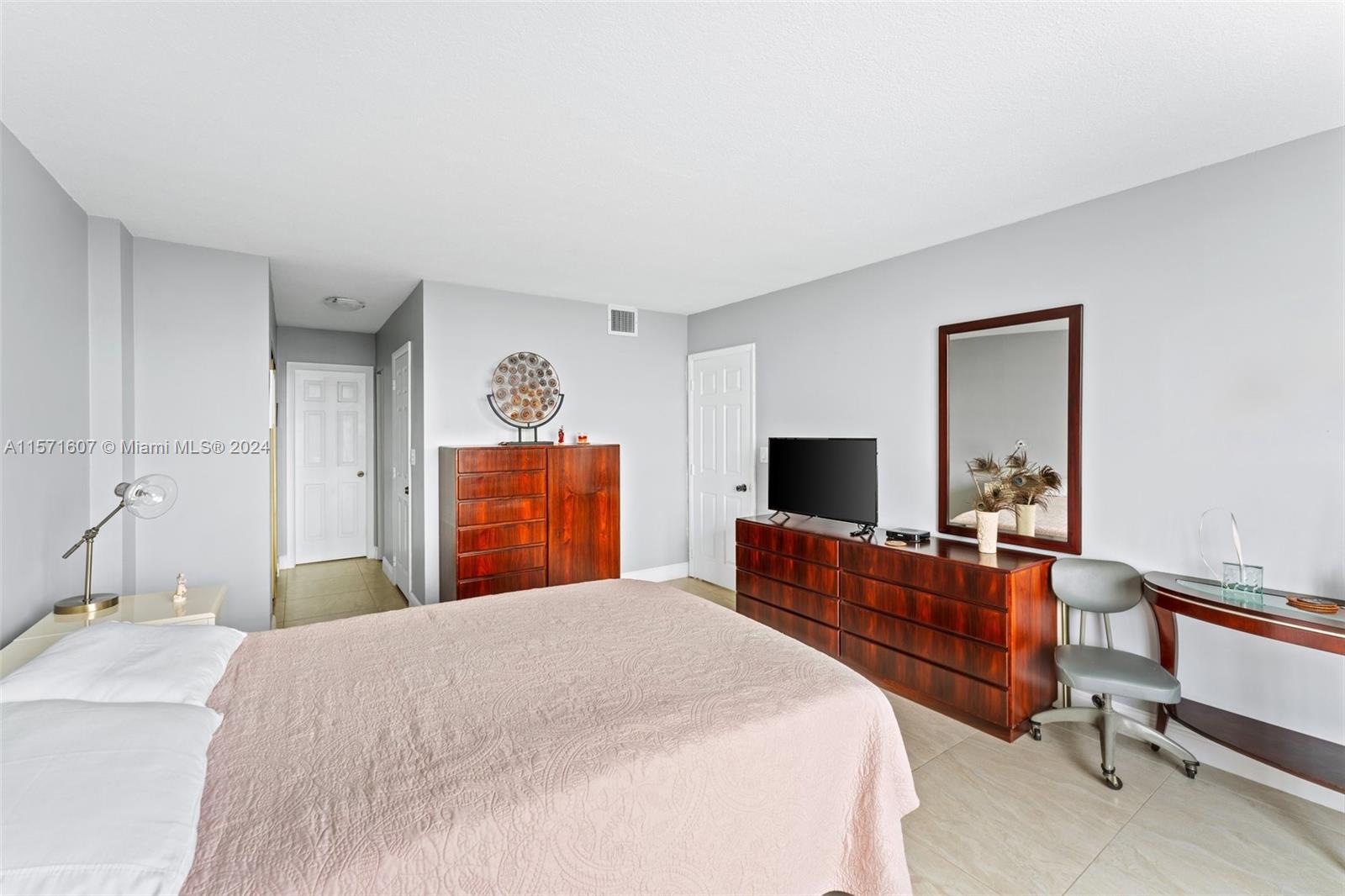 3800 S Ocean Dr 1722, Hollywood, Florida 33019, 1 Bedroom Bedrooms, ,1 BathroomBathrooms,Residential,For Sale,3800 S Ocean Dr 1722,A11571607