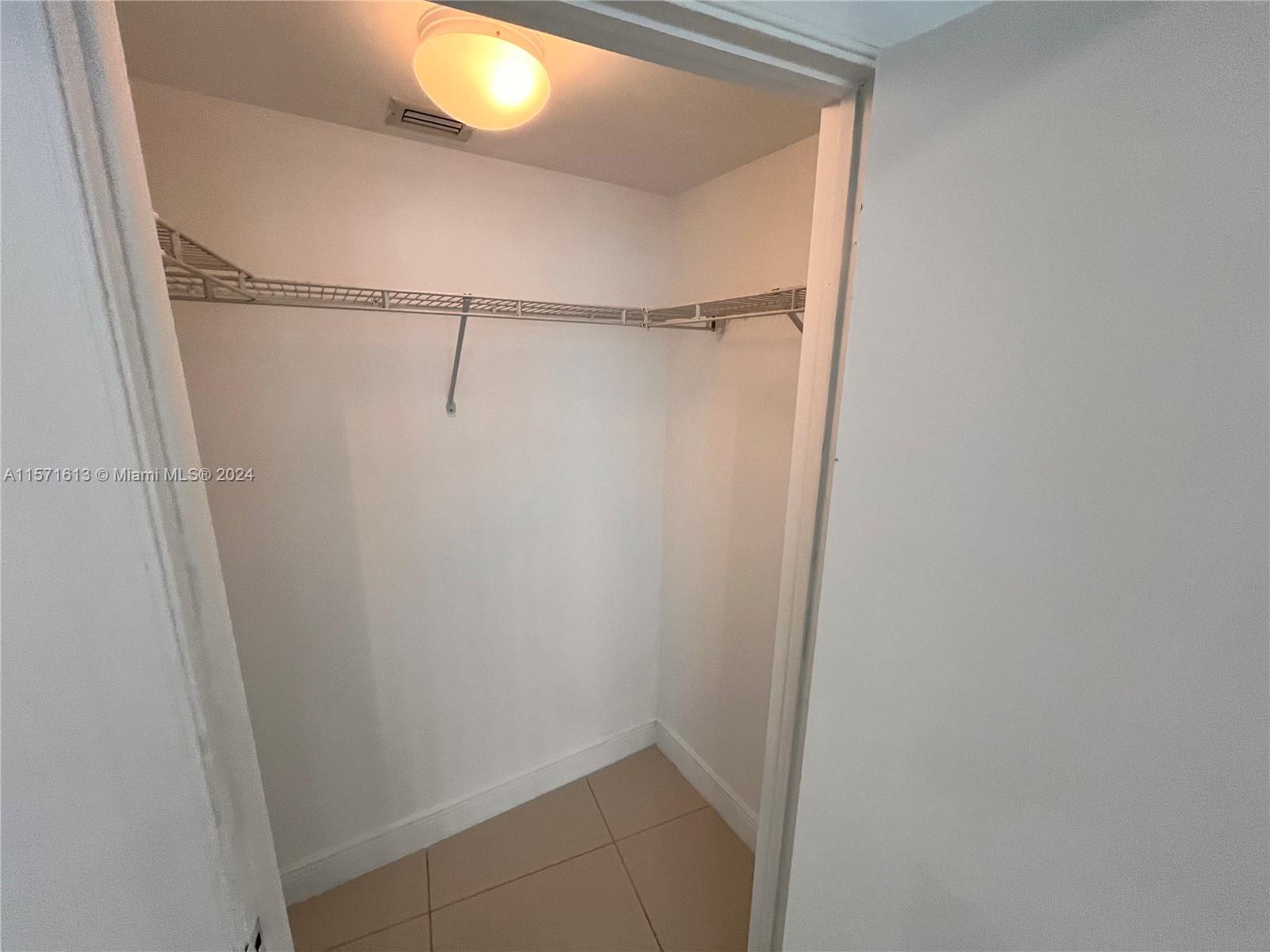 1750 N Bayshore Dr 2707, Miami, Florida 33132, ,1 BathroomBathrooms,Residentiallease,For Rent,1750 N Bayshore Dr 2707,A11571613