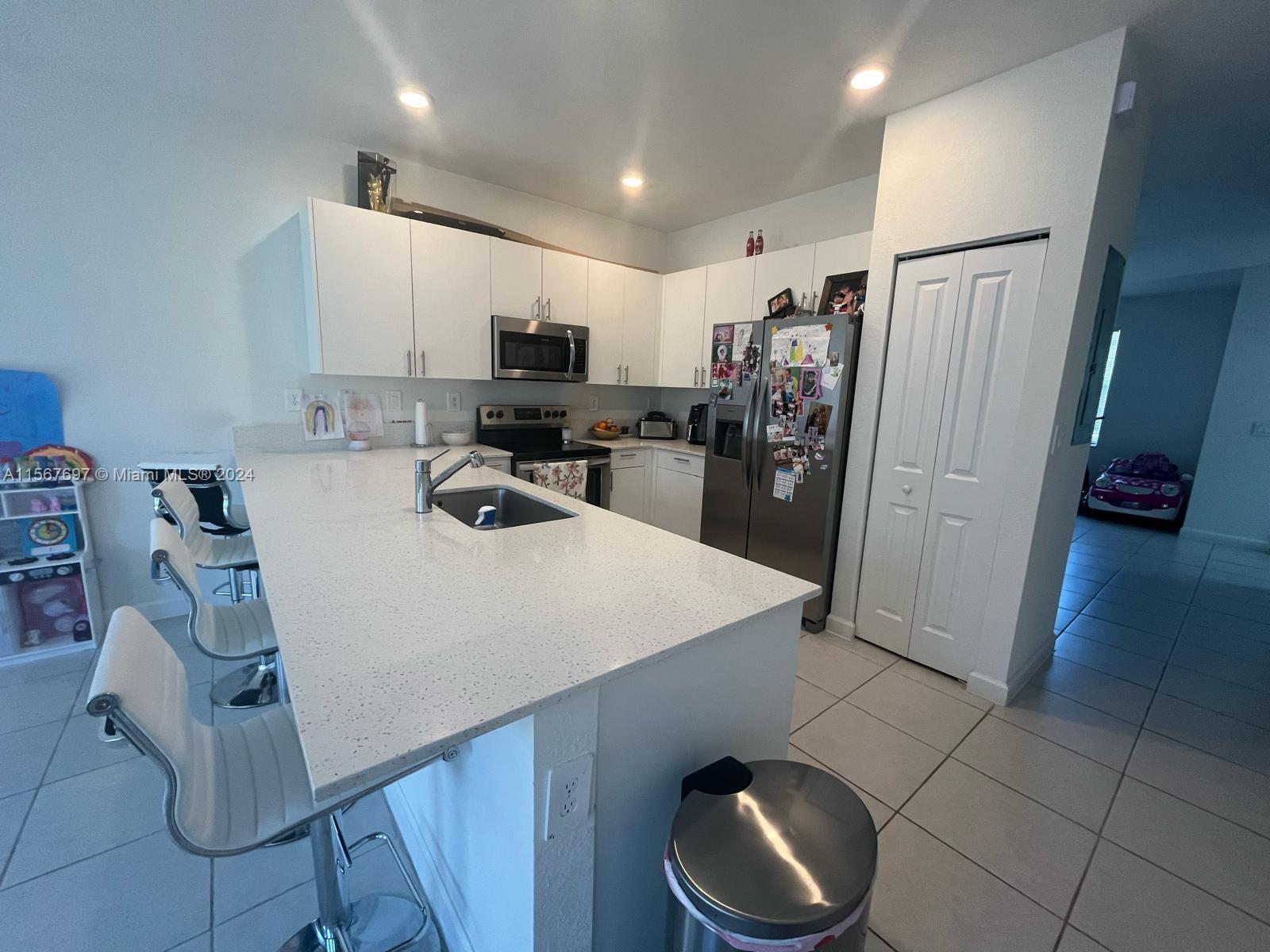 1718 SE 26th Ter 1, Homestead, Florida 33035, 3 Bedrooms Bedrooms, ,2 BathroomsBathrooms,Residentiallease,For Rent,1718 SE 26th Ter 1,A11567697