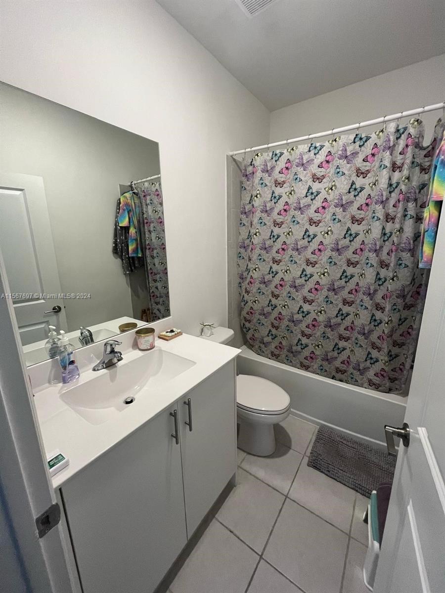 1718 SE 26th Ter 1, Homestead, Florida 33035, 3 Bedrooms Bedrooms, ,2 BathroomsBathrooms,Residentiallease,For Rent,1718 SE 26th Ter 1,A11567697