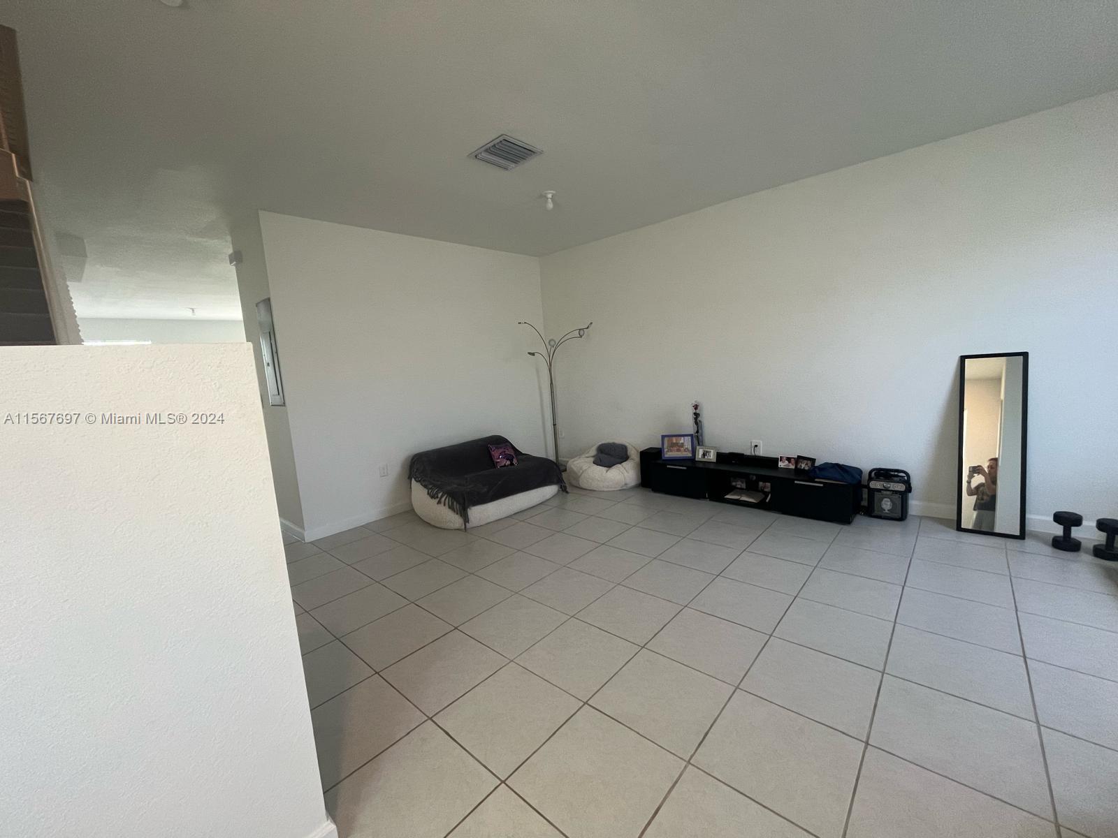 1718 SE 26th Ter 1, Homestead, Florida 33035, 3 Bedrooms Bedrooms, ,2 BathroomsBathrooms,Residentiallease,For Rent,1718 SE 26th Ter 1,A11567697