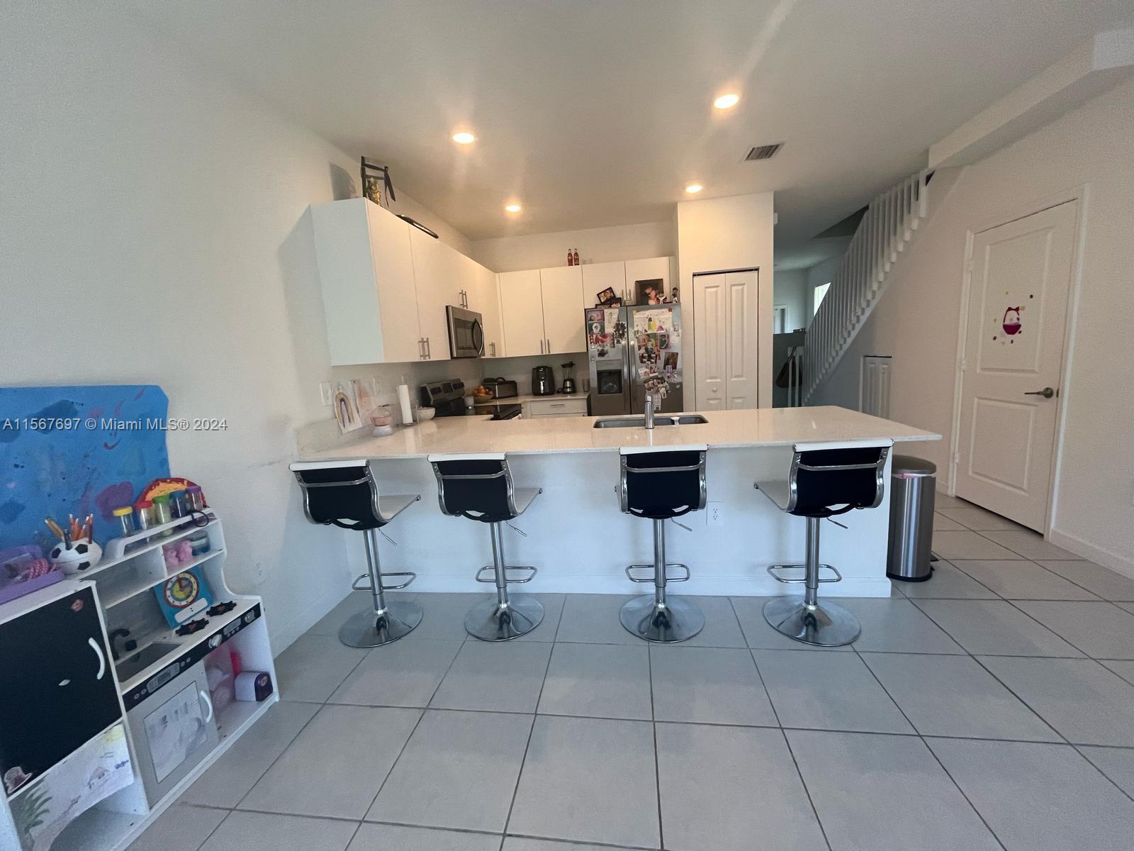 1718 SE 26th Ter 1, Homestead, Florida 33035, 3 Bedrooms Bedrooms, ,2 BathroomsBathrooms,Residentiallease,For Rent,1718 SE 26th Ter 1,A11567697