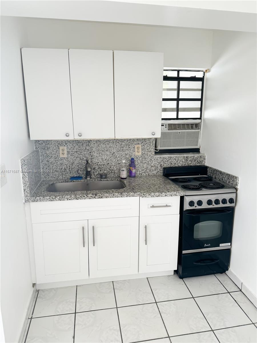 7866 NW 174th Street B, Hialeah, Florida 33015, 1 Bedroom Bedrooms, ,1 BathroomBathrooms,Residentiallease,For Rent,7866 NW 174th Street B,A11571587