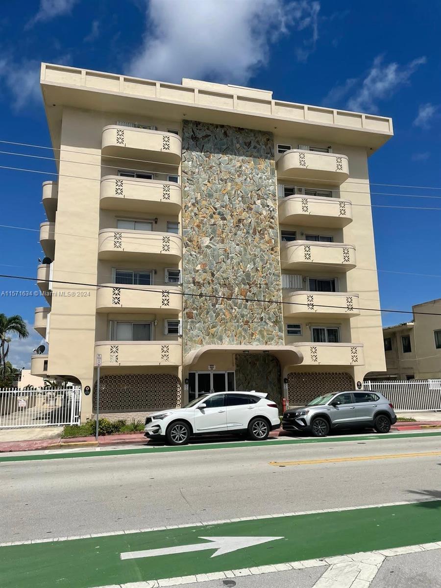 8400  Byron Ave #2D For Sale A11571634, FL