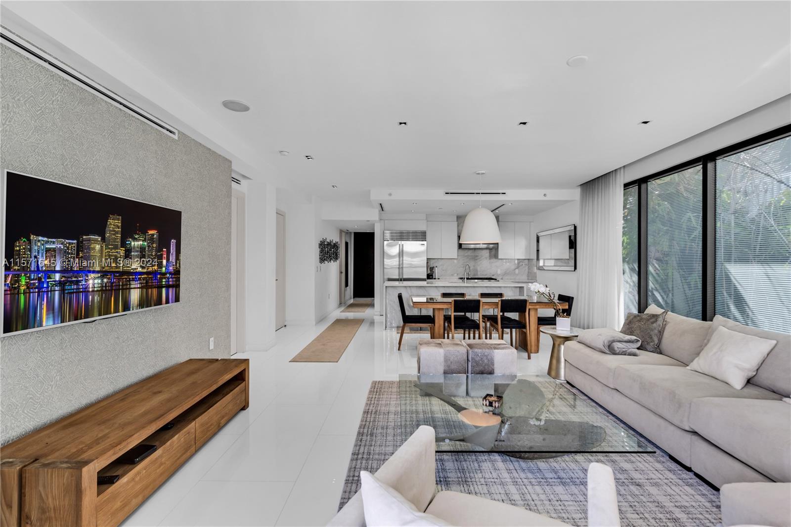 350 Meridian Ave 202, Miami Beach, Florida 33139, 2 Bedrooms Bedrooms, ,2 BathroomsBathrooms,Residentiallease,For Rent,350 Meridian Ave 202,A11571645