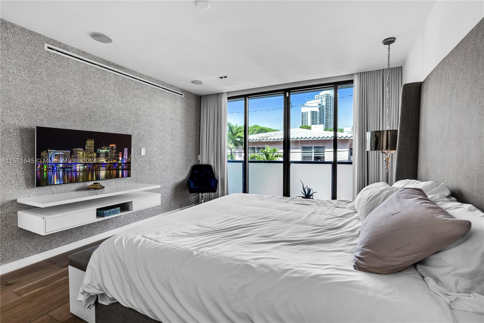 350 Meridian Ave 202, Miami Beach, Florida 33139, 2 Bedrooms Bedrooms, ,2 BathroomsBathrooms,Residentiallease,For Rent,350 Meridian Ave 202,A11571645