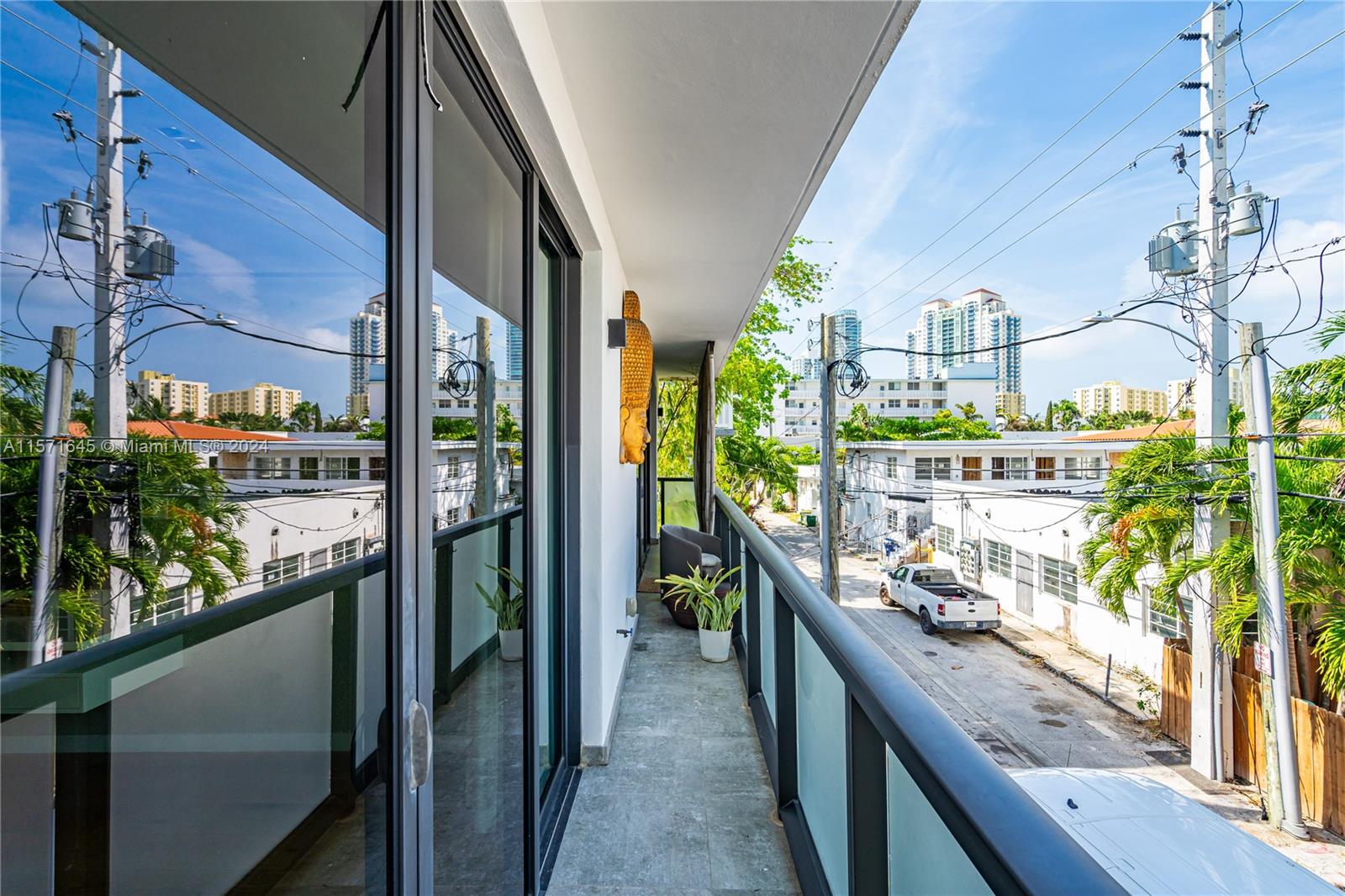 350 Meridian Ave 202, Miami Beach, Florida 33139, 2 Bedrooms Bedrooms, ,2 BathroomsBathrooms,Residentiallease,For Rent,350 Meridian Ave 202,A11571645