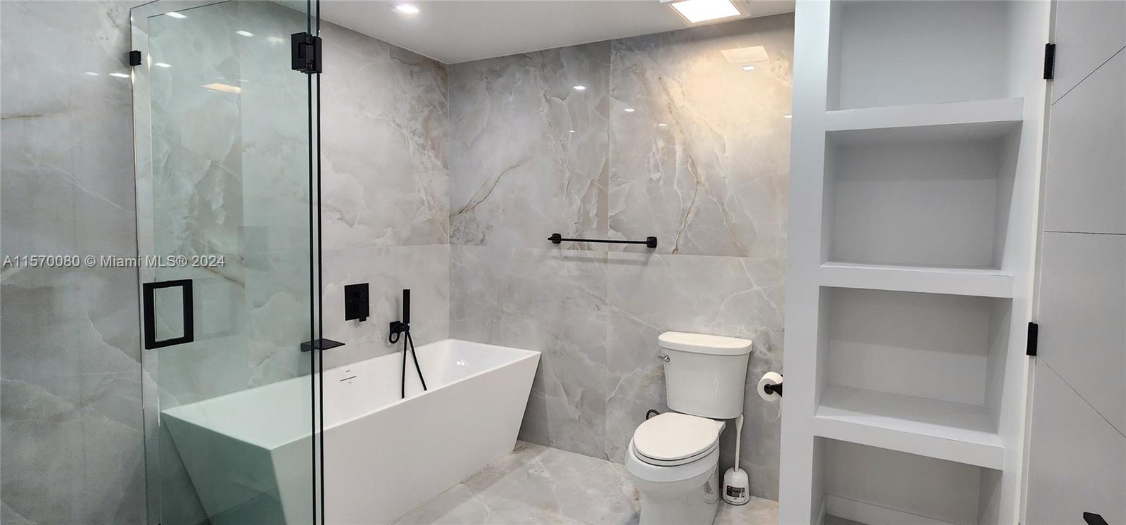 2146 Van Buren St 403, Hollywood, Florida 33020, 4 Bedrooms Bedrooms, ,3 BathroomsBathrooms,Residentiallease,For Rent,2146 Van Buren St 403,A11570080