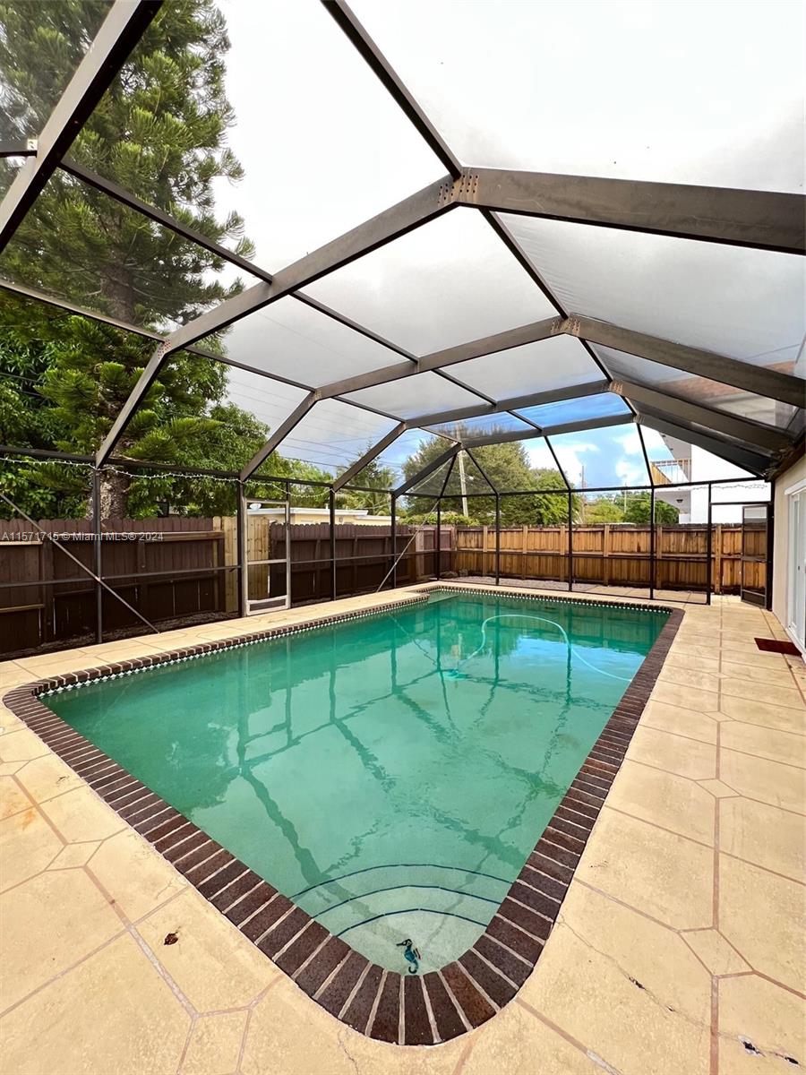 2523 Cleveland St 2525, Hollywood, Florida 33020, 3 Bedrooms Bedrooms, ,2 BathroomsBathrooms,Residentiallease,For Rent,2523 Cleveland St 2525,A11571715