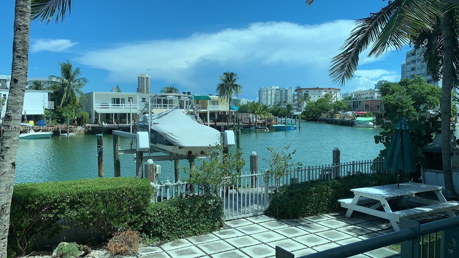 7171 Bay Drive 9, Miami Beach, Florida 33141, 1 Bedroom Bedrooms, ,1 BathroomBathrooms,Residentiallease,For Rent,7171 Bay Drive 9,A11571691