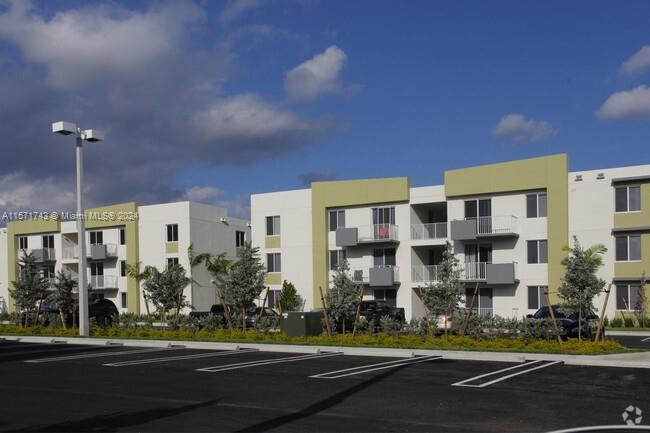 14321 SW 268th St 111, Homestead, Florida 33032, 3 Bedrooms Bedrooms, ,2 BathroomsBathrooms,Residentiallease,For Rent,14321 SW 268th St 111,A11571743