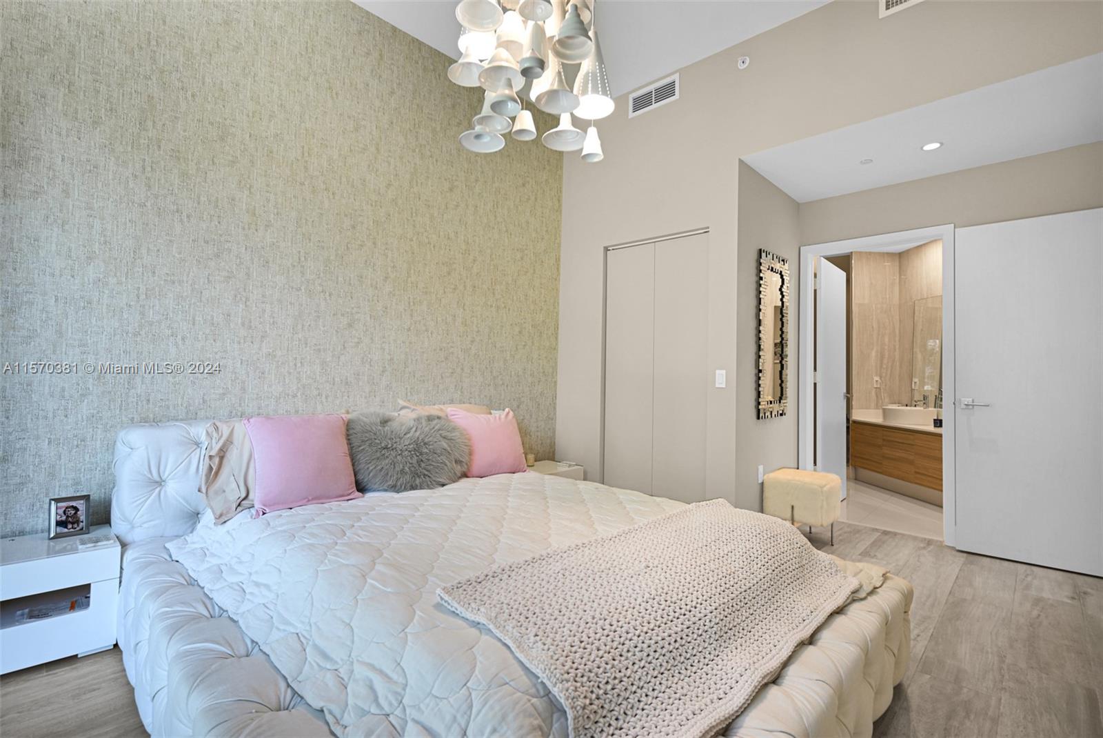 121 NE 34th St L204, Miami, Florida 33137, 2 Bedrooms Bedrooms, ,2 BathroomsBathrooms,Residentiallease,For Rent,121 NE 34th St L204,A11570381