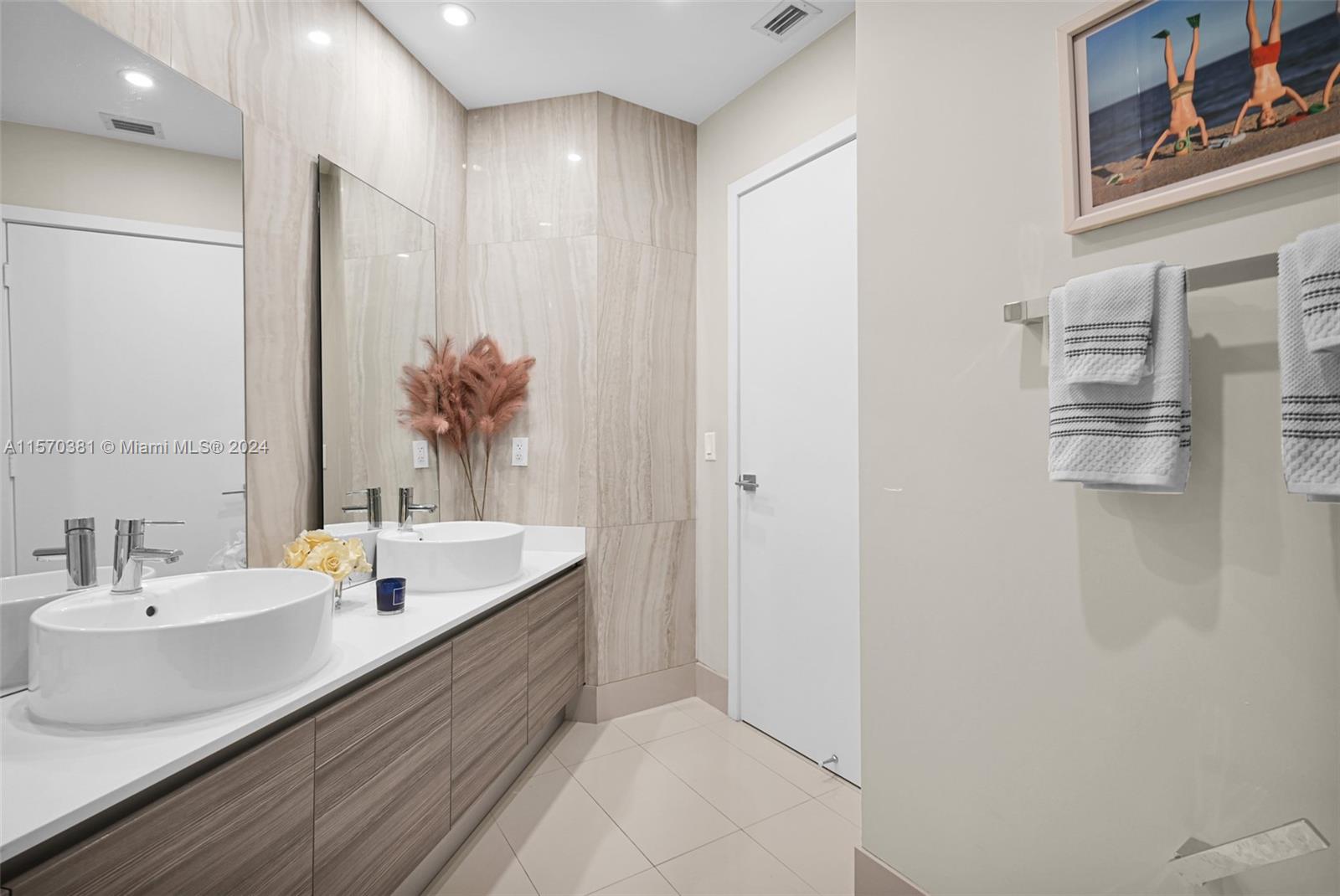 121 NE 34th St L204, Miami, Florida 33137, 2 Bedrooms Bedrooms, ,2 BathroomsBathrooms,Residentiallease,For Rent,121 NE 34th St L204,A11570381