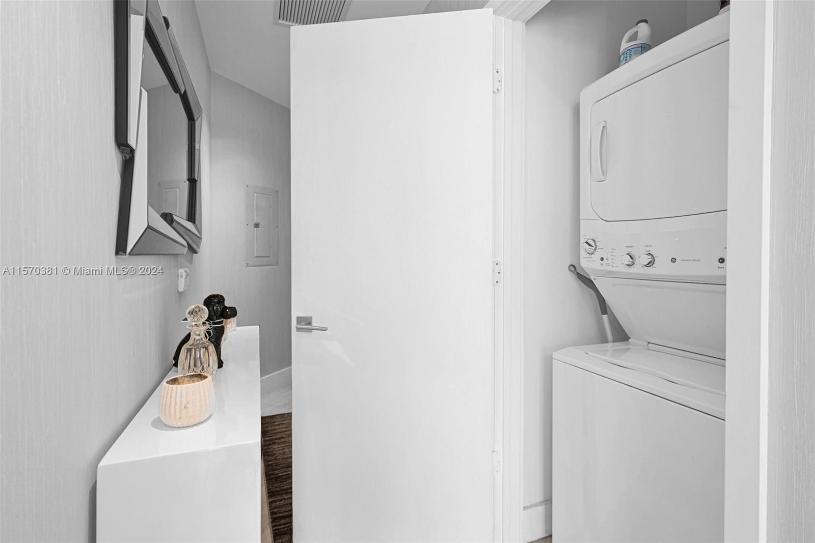 121 NE 34th St L204, Miami, Florida 33137, 2 Bedrooms Bedrooms, ,2 BathroomsBathrooms,Residentiallease,For Rent,121 NE 34th St L204,A11570381