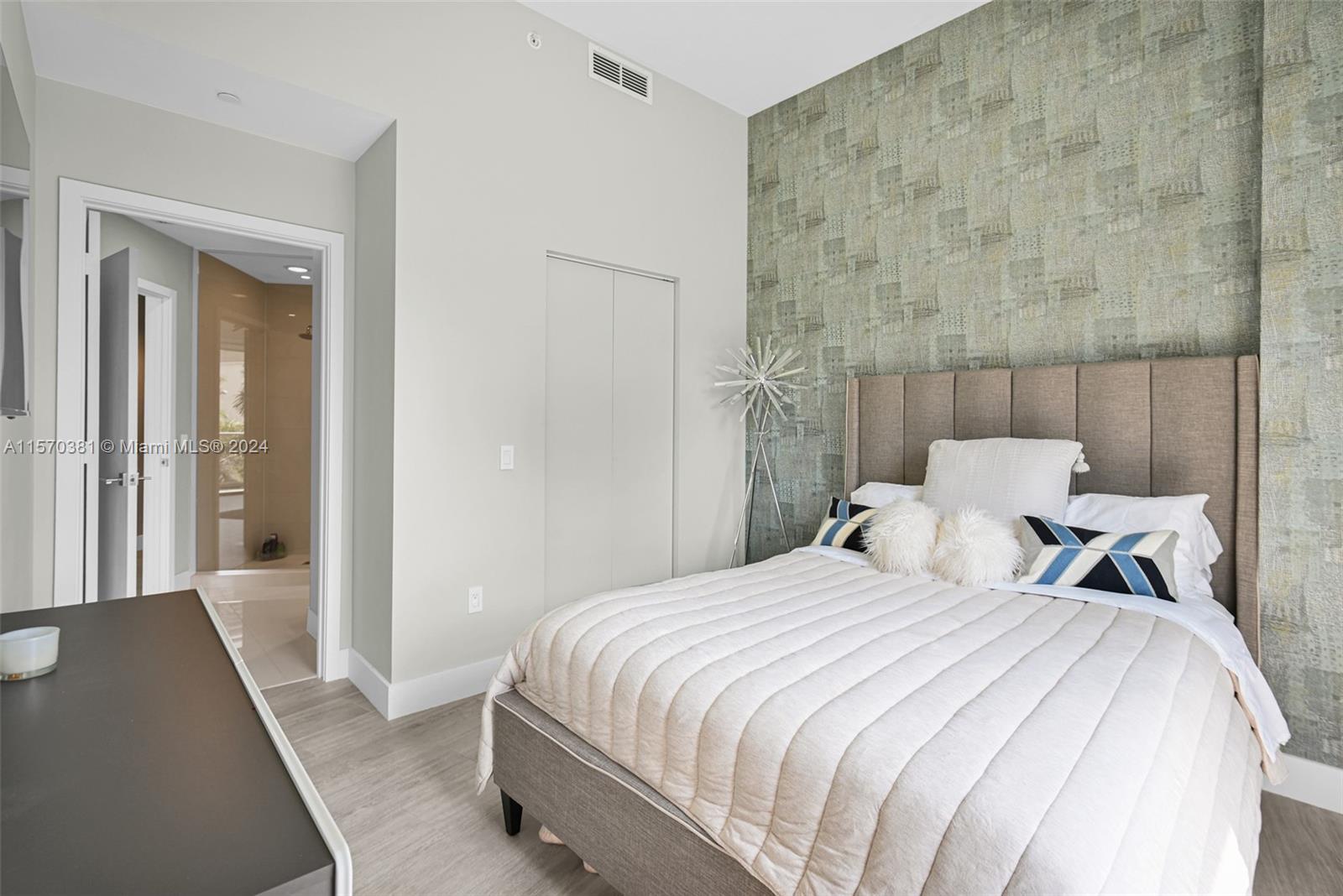 121 NE 34th St L204, Miami, Florida 33137, 2 Bedrooms Bedrooms, ,2 BathroomsBathrooms,Residentiallease,For Rent,121 NE 34th St L204,A11570381