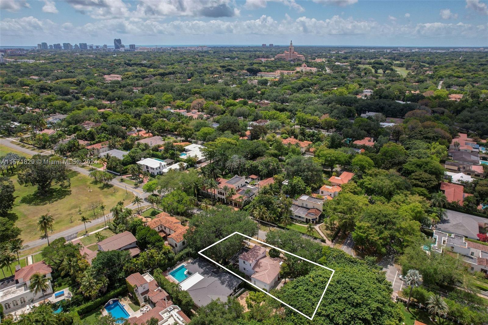 2039 Alhambra Cir, Coral Gables, Florida 33134, 3 Bedrooms Bedrooms, ,2 BathroomsBathrooms,Residential,For Sale,2039 Alhambra Cir,A11571829