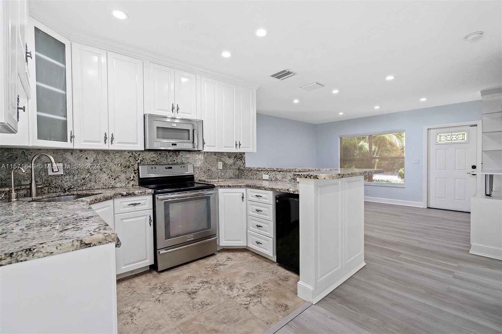 804 SE 6th Ct, Fort Lauderdale, Florida 33301, 3 Bedrooms Bedrooms, ,2 BathroomsBathrooms,Residentiallease,For Rent,804 SE 6th Ct,A11571849