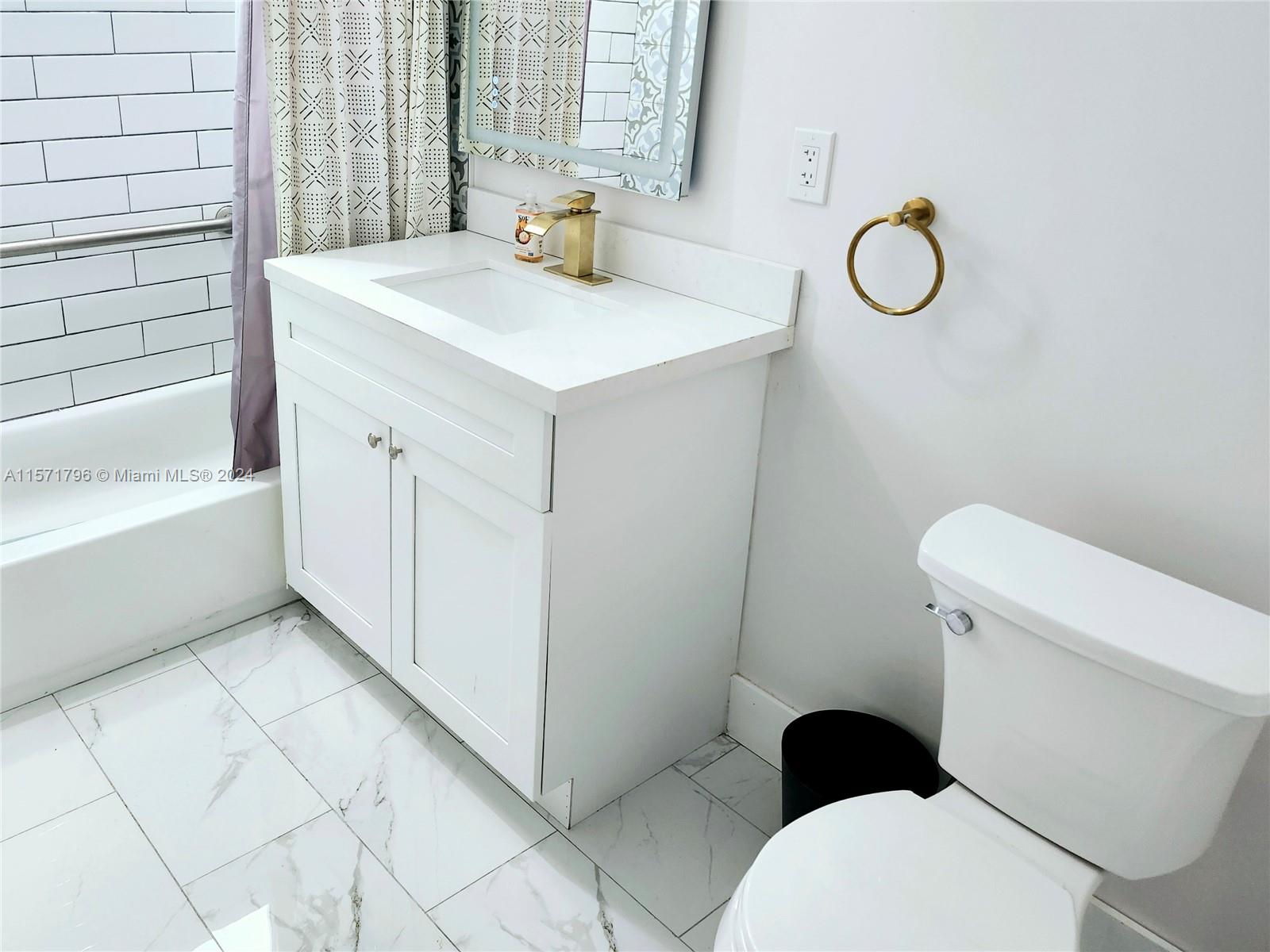1860 NW 24th Ave 201, Miami, Florida 33125, 3 Bedrooms Bedrooms, ,2 BathroomsBathrooms,Residentiallease,For Rent,1860 NW 24th Ave 201,A11571796