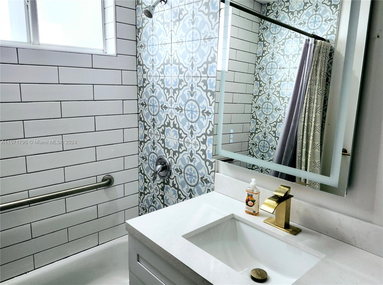 1860 NW 24th Ave 201, Miami, Florida 33125, 3 Bedrooms Bedrooms, ,2 BathroomsBathrooms,Residentiallease,For Rent,1860 NW 24th Ave 201,A11571796