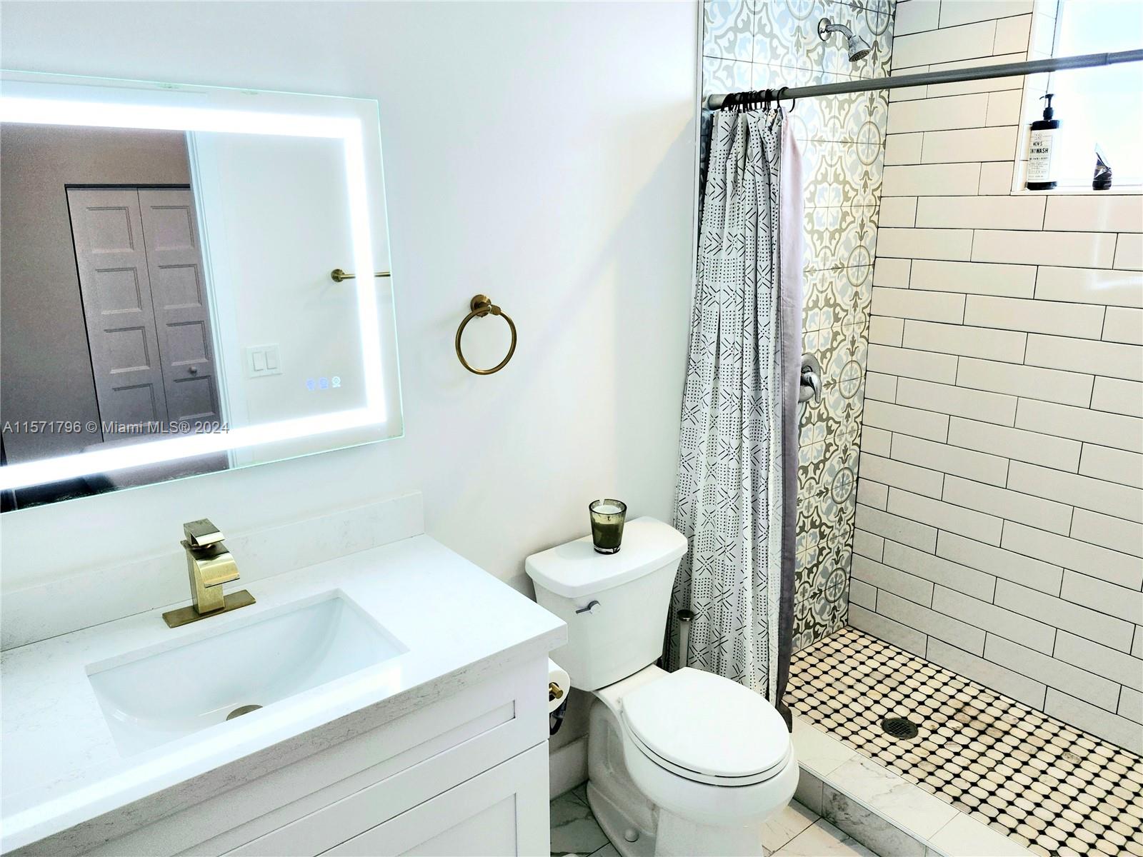 1860 NW 24th Ave 201, Miami, Florida 33125, 3 Bedrooms Bedrooms, ,2 BathroomsBathrooms,Residentiallease,For Rent,1860 NW 24th Ave 201,A11571796