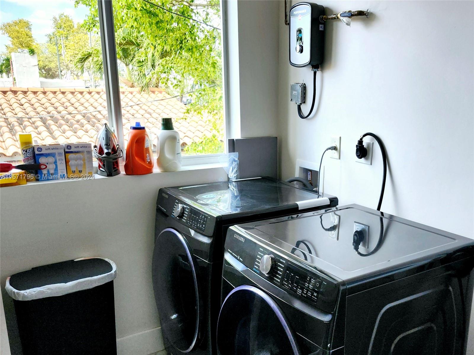1860 NW 24th Ave 201, Miami, Florida 33125, 3 Bedrooms Bedrooms, ,2 BathroomsBathrooms,Residentiallease,For Rent,1860 NW 24th Ave 201,A11571796