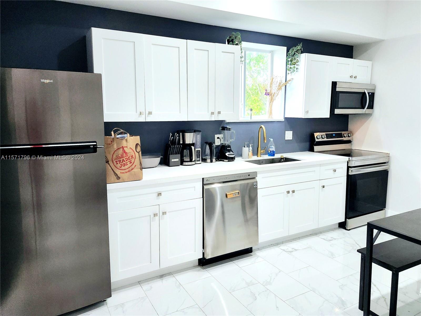 1860 NW 24th Ave 201, Miami, Florida 33125, 3 Bedrooms Bedrooms, ,2 BathroomsBathrooms,Residentiallease,For Rent,1860 NW 24th Ave 201,A11571796