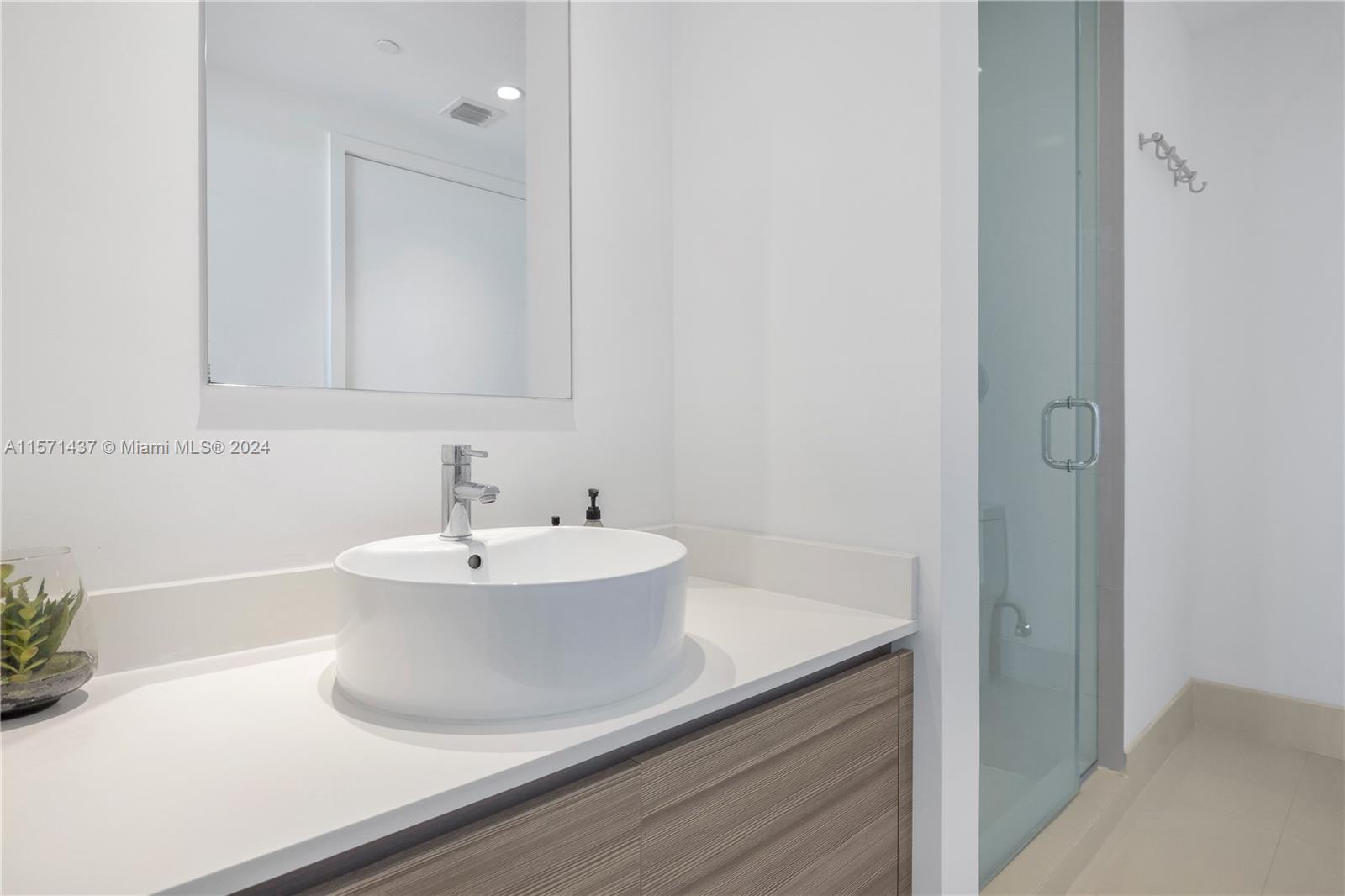 121 NE 34th St 2111, Miami, Florida 33137, 1 Bedroom Bedrooms, ,1 BathroomBathrooms,Residentiallease,For Rent,121 NE 34th St 2111,A11571437