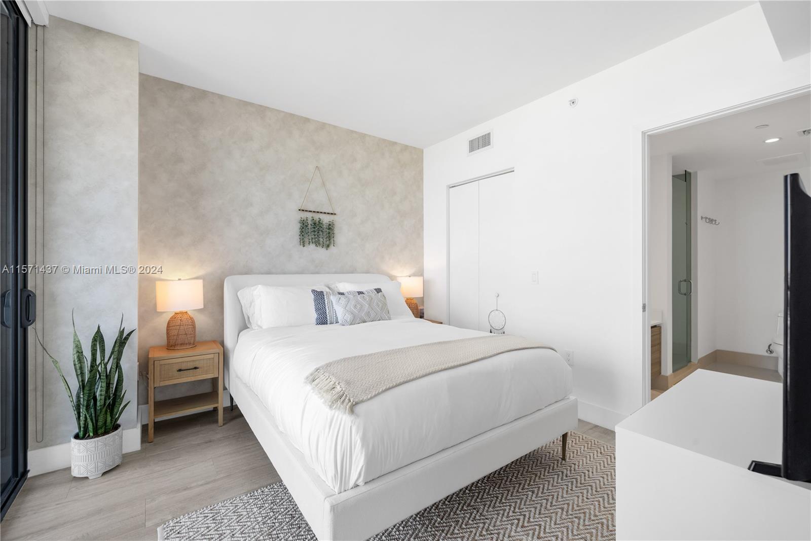 121 NE 34th St 2111, Miami, Florida 33137, 1 Bedroom Bedrooms, ,1 BathroomBathrooms,Residentiallease,For Rent,121 NE 34th St 2111,A11571437