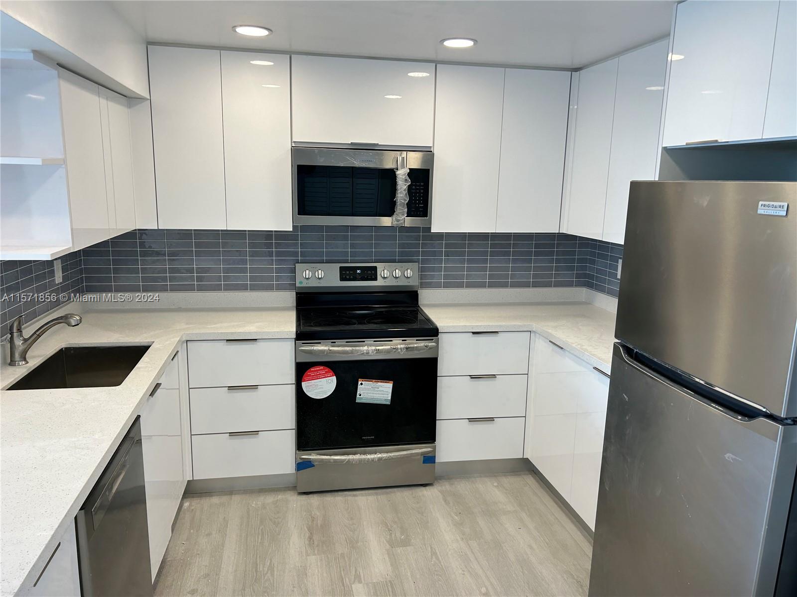 800 Parkview Dr 730, Hallandale Beach, Florida 33009, 3 Bedrooms Bedrooms, ,2 BathroomsBathrooms,Residentiallease,For Rent,800 Parkview Dr 730,A11571856