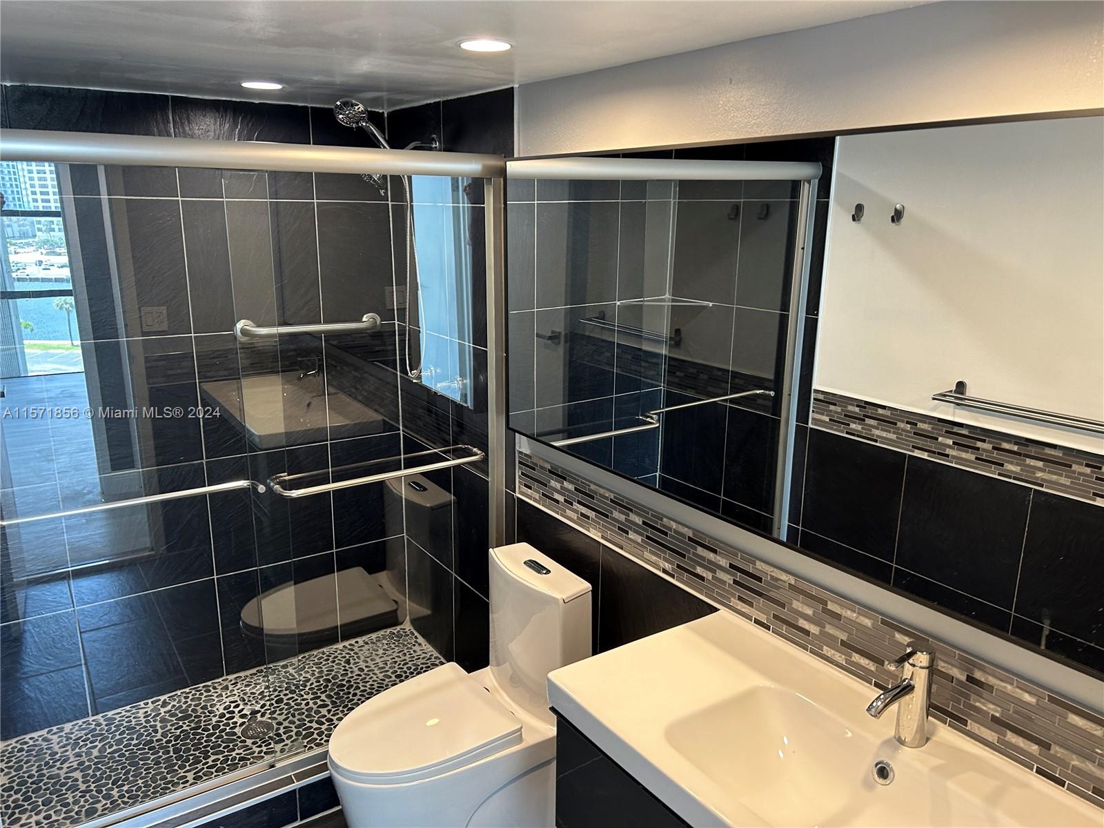 800 Parkview Dr 730, Hallandale Beach, Florida 33009, 3 Bedrooms Bedrooms, ,2 BathroomsBathrooms,Residentiallease,For Rent,800 Parkview Dr 730,A11571856