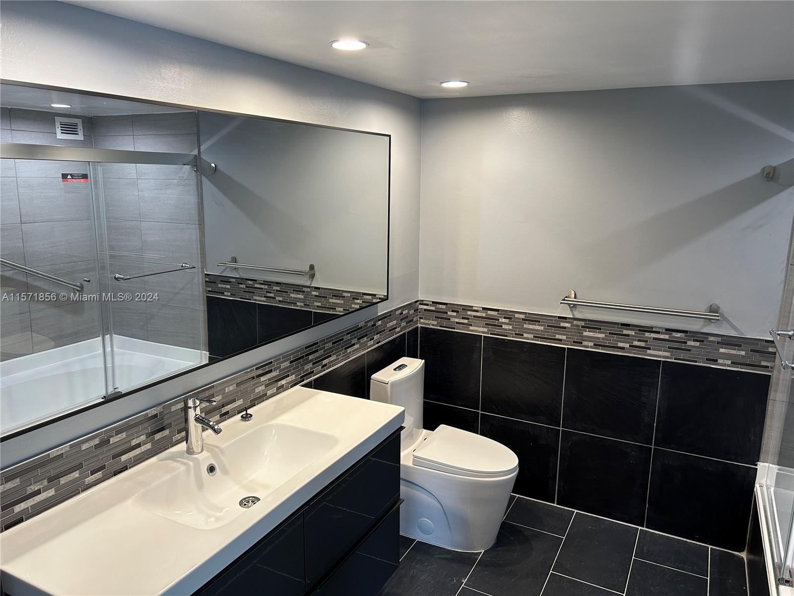 800 Parkview Dr 730, Hallandale Beach, Florida 33009, 3 Bedrooms Bedrooms, ,2 BathroomsBathrooms,Residentiallease,For Rent,800 Parkview Dr 730,A11571856