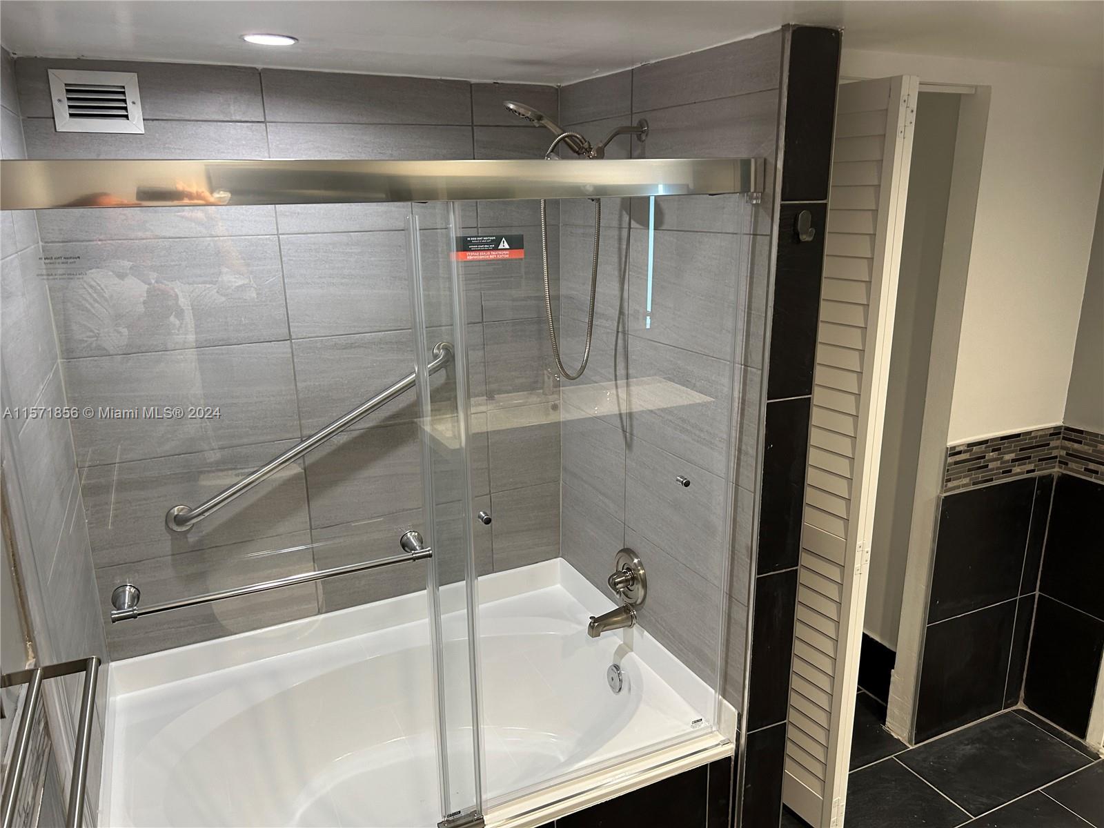 800 Parkview Dr 730, Hallandale Beach, Florida 33009, 3 Bedrooms Bedrooms, ,2 BathroomsBathrooms,Residentiallease,For Rent,800 Parkview Dr 730,A11571856