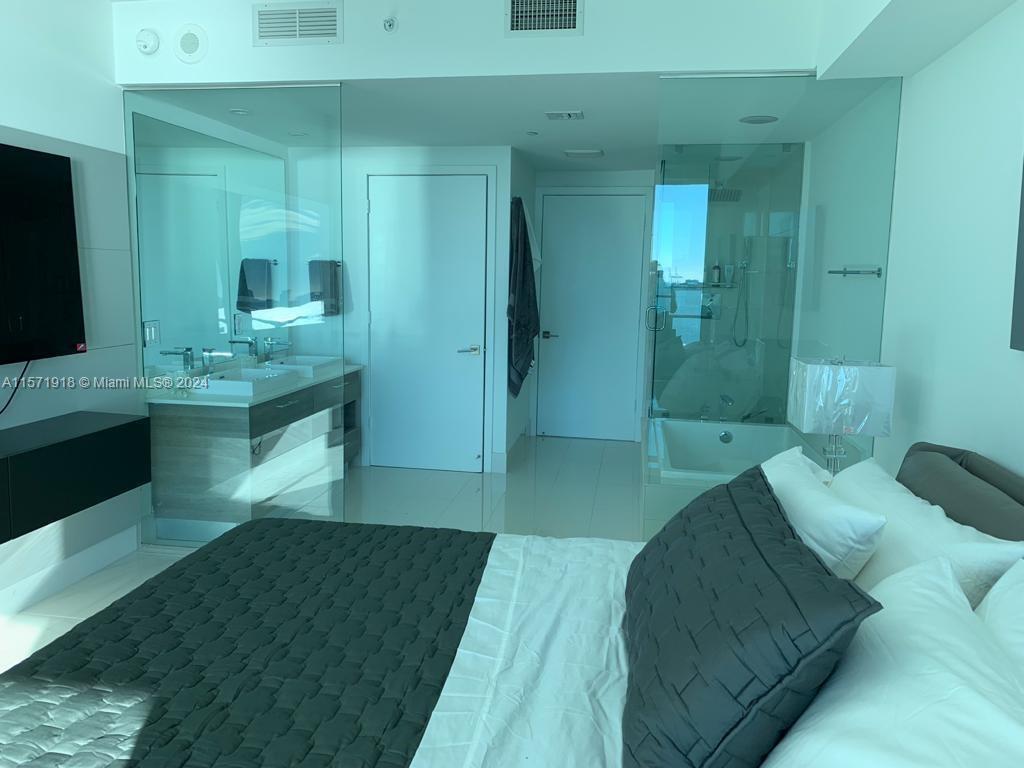 650 NE 32 St 705, Miami, Florida 33137, 2 Bedrooms Bedrooms, ,3 BathroomsBathrooms,Residentiallease,For Rent,650 NE 32 St 705,A11571918
