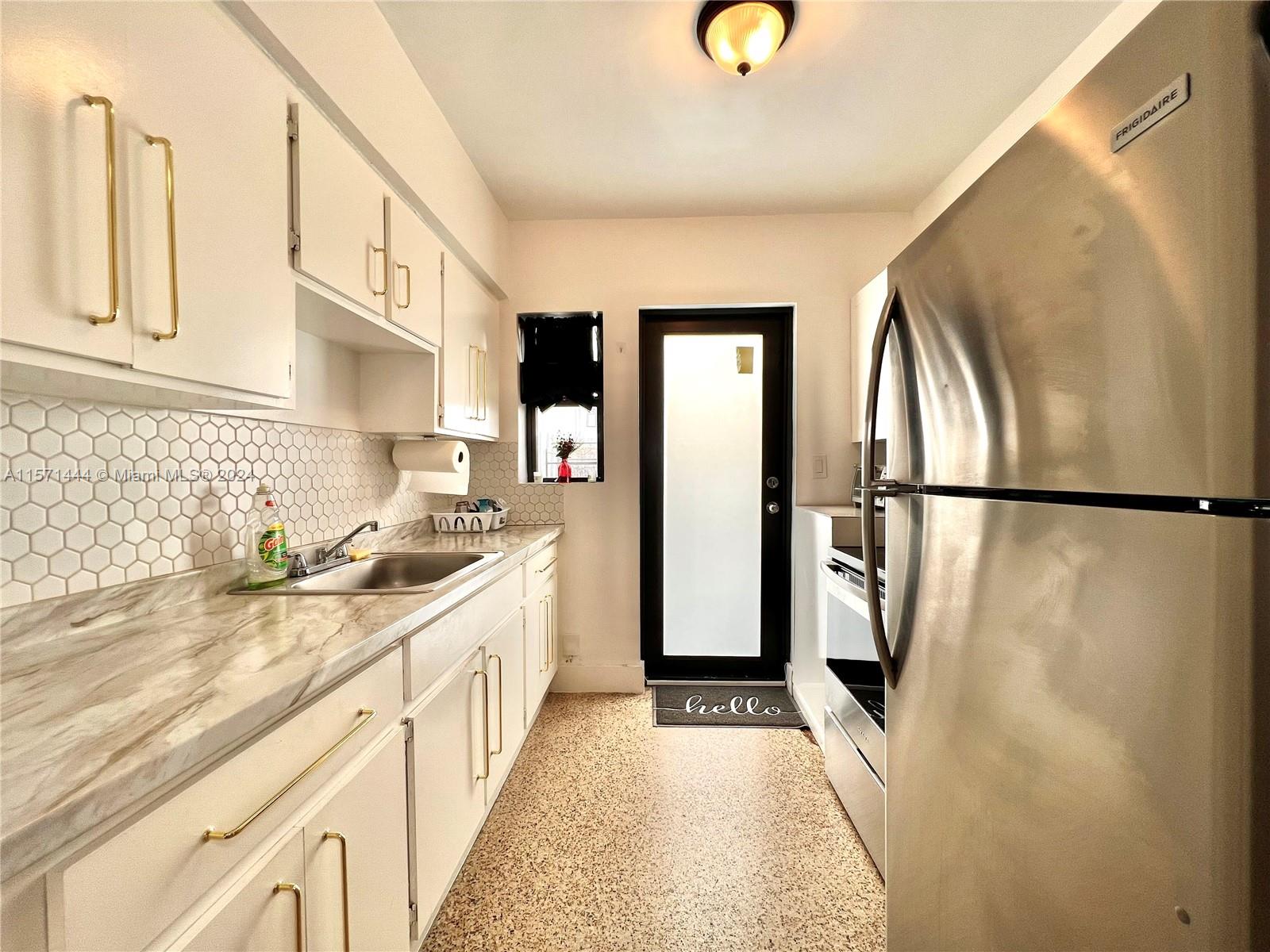 877 80th St 2, Miami Beach, Florida 33141, 2 Bedrooms Bedrooms, ,1 BathroomBathrooms,Residentiallease,For Rent,877 80th St 2,A11571444