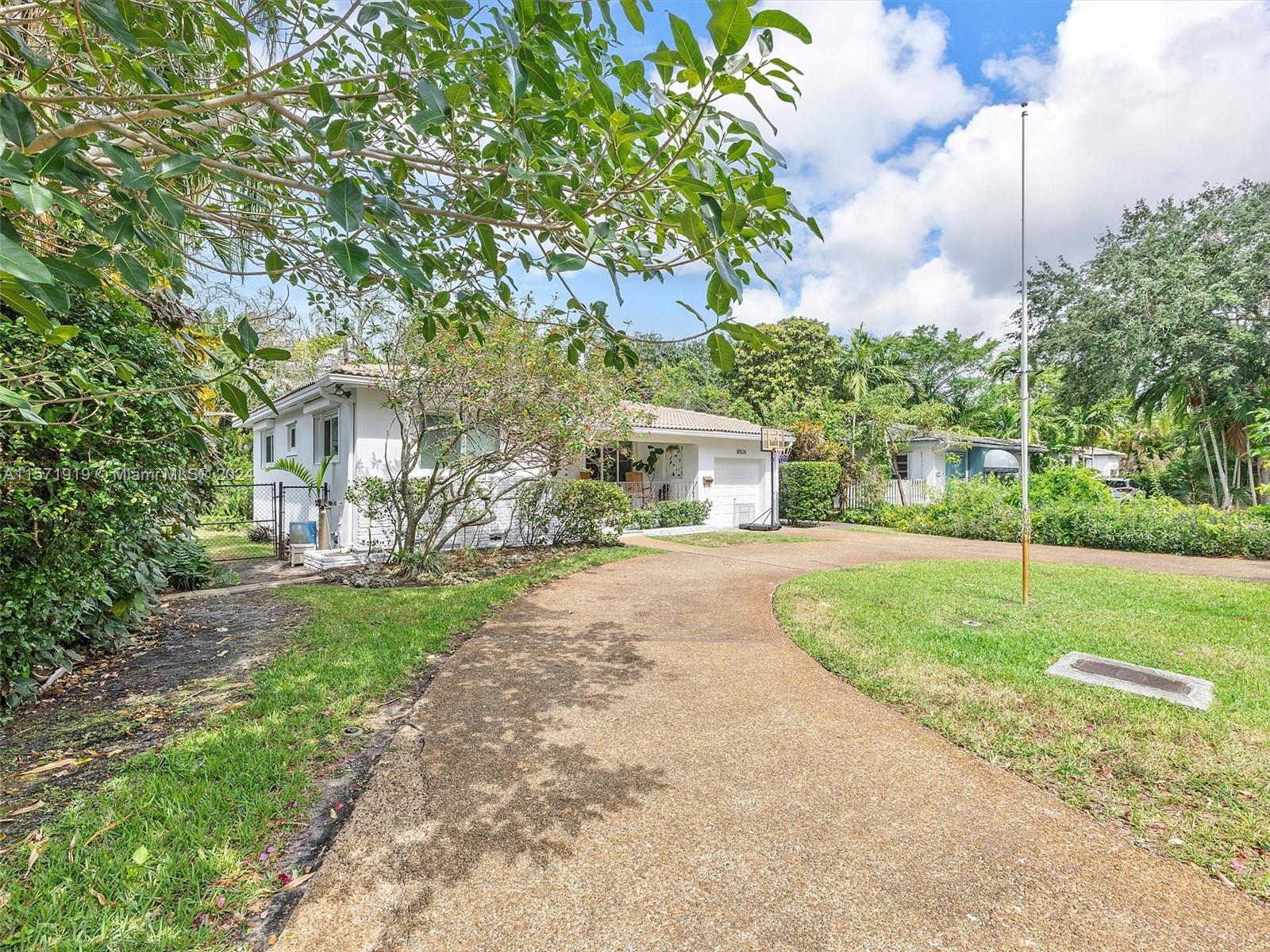 10526 NE 3rd Ct, Miami Shores, Florida 33138, 2 Bedrooms Bedrooms, ,2 BathroomsBathrooms,Residentiallease,For Rent,10526 NE 3rd Ct,A11571919