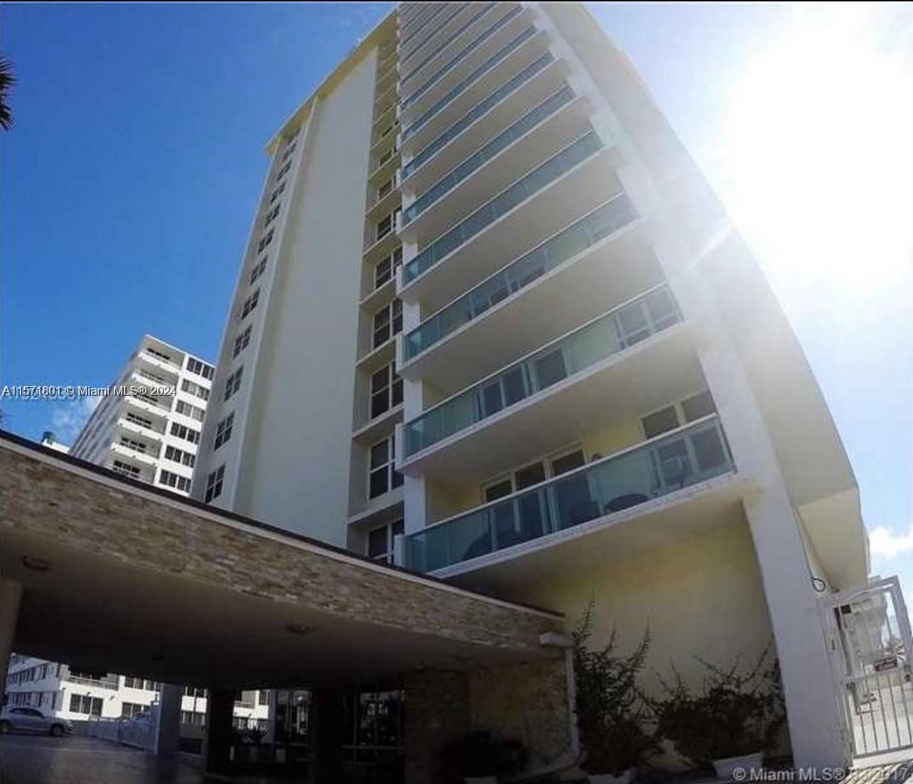 5001 Collins Ave 1C, Miami Beach, Florida 33140, 2 Bedrooms Bedrooms, ,2 BathroomsBathrooms,Residentiallease,For Rent,5001 Collins Ave 1C,A11571801