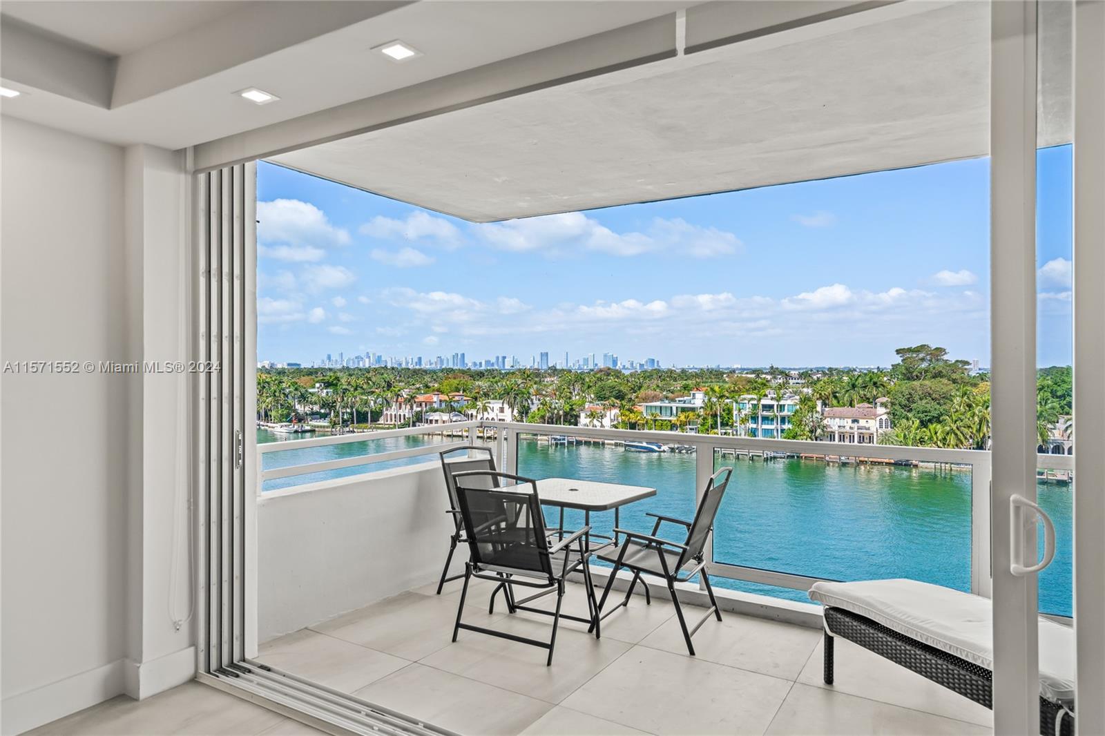 5700 Collins Ave 7J, Miami Beach, Florida 33140, 1 Bedroom Bedrooms, ,1 BathroomBathrooms,Residentiallease,For Rent,5700 Collins Ave 7J,A11571552