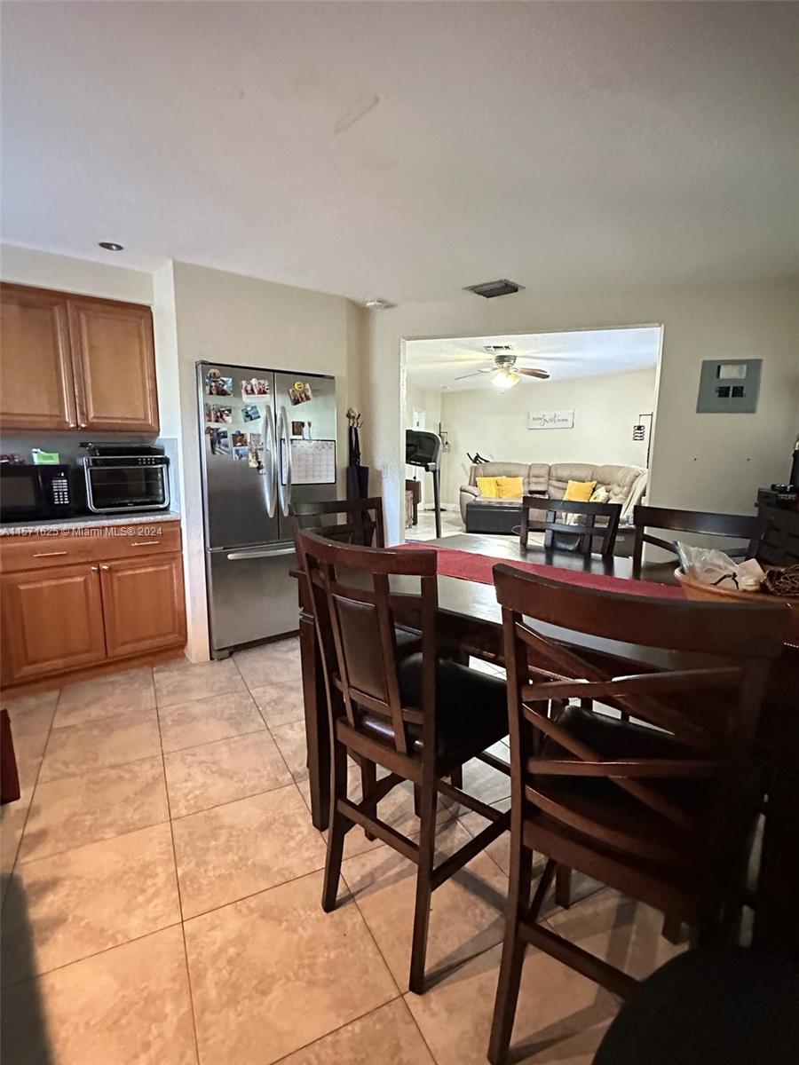 1753 NE 18th St 1753, Fort Lauderdale, Florida 33305, 2 Bedrooms Bedrooms, ,1 BathroomBathrooms,Residentiallease,For Rent,1753 NE 18th St 1753,A11571625