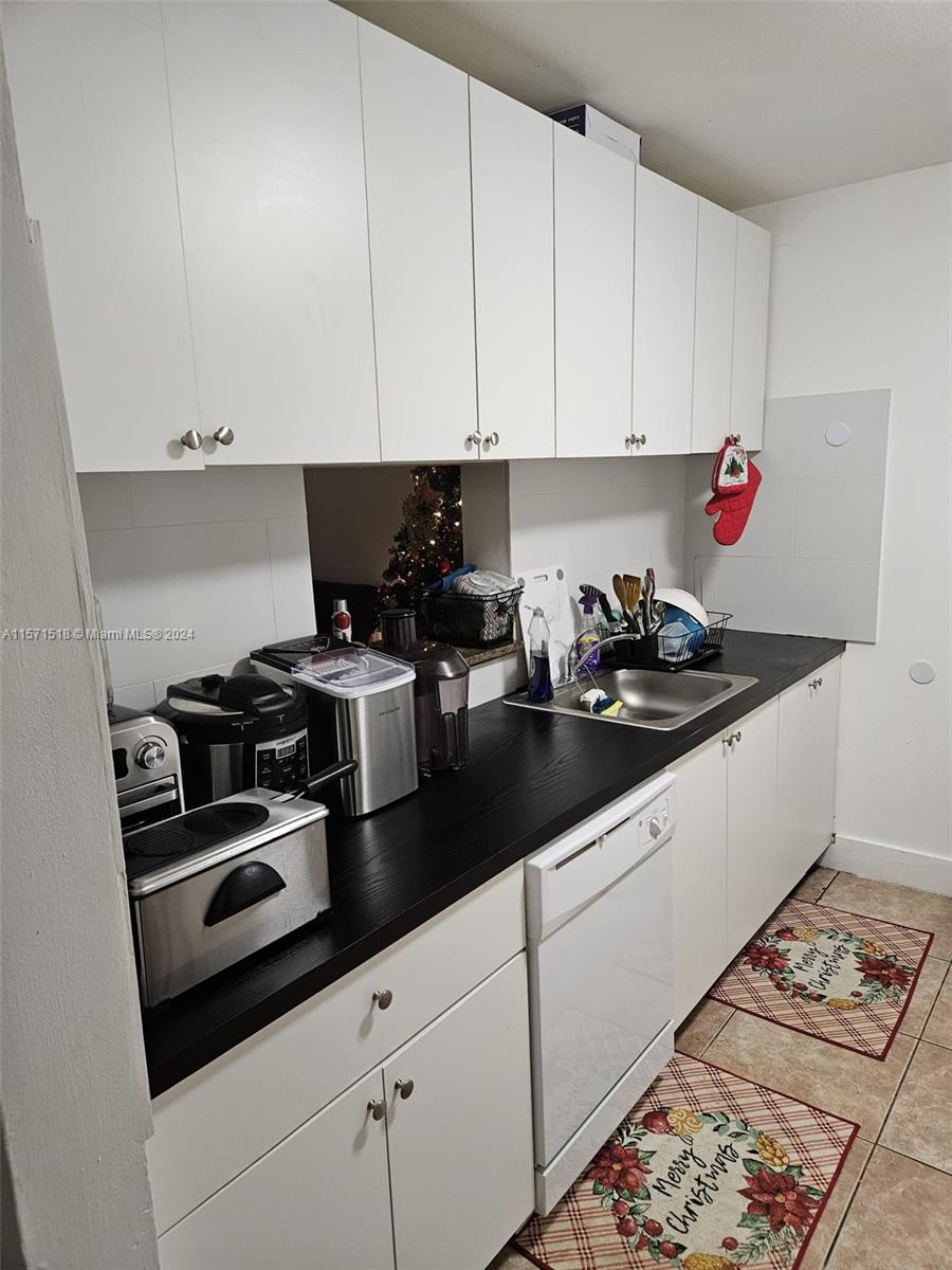 11925 NE 2nd Ave B110, North Miami, Florida 33161, 2 Bedrooms Bedrooms, ,1 BathroomBathrooms,Residentiallease,For Rent,11925 NE 2nd Ave B110,A11571518