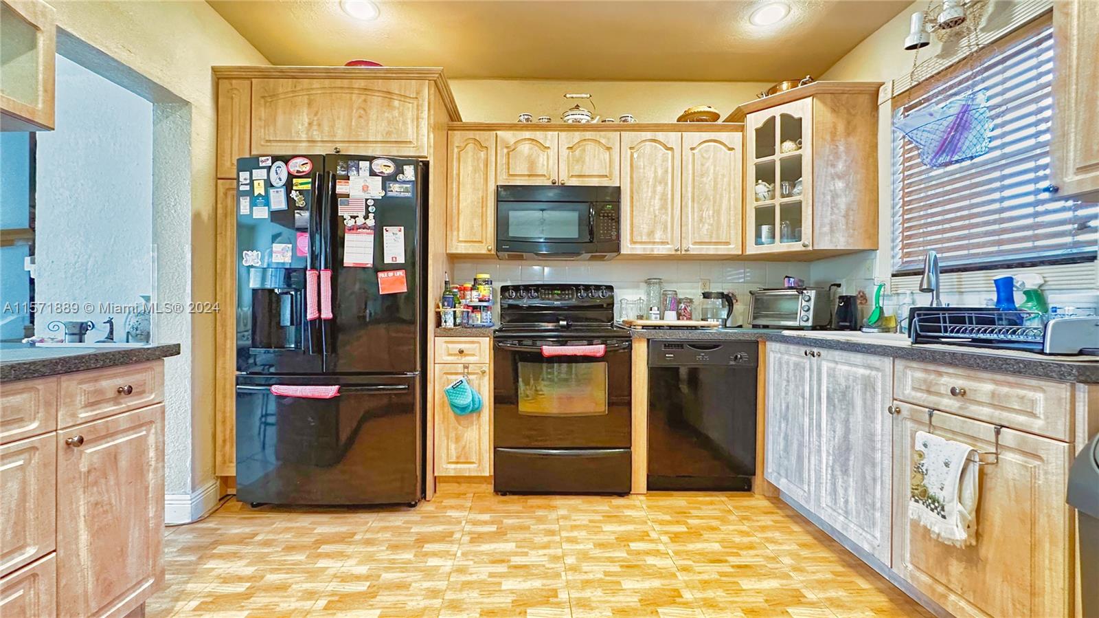14602 NW 13th Rd, Miami, Florida 33167, 6 Bedrooms Bedrooms, ,4 BathroomsBathrooms,Residential,For Sale,14602 NW 13th Rd,A11571889