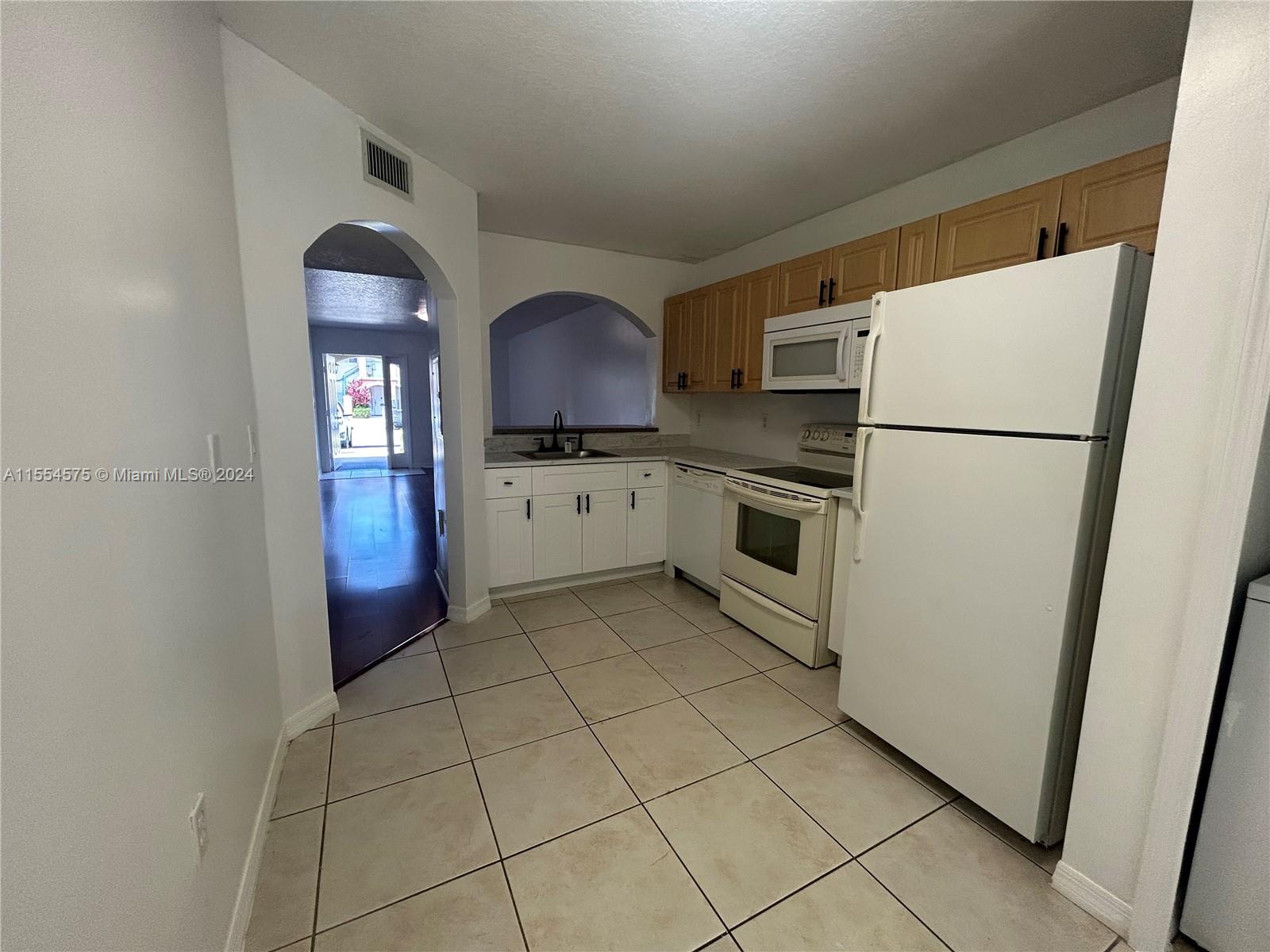 1260 SE 31st Ct 103-34, Homestead, Florida 33035, 2 Bedrooms Bedrooms, ,2 BathroomsBathrooms,Residentiallease,For Rent,1260 SE 31st Ct 103-34,A11554575