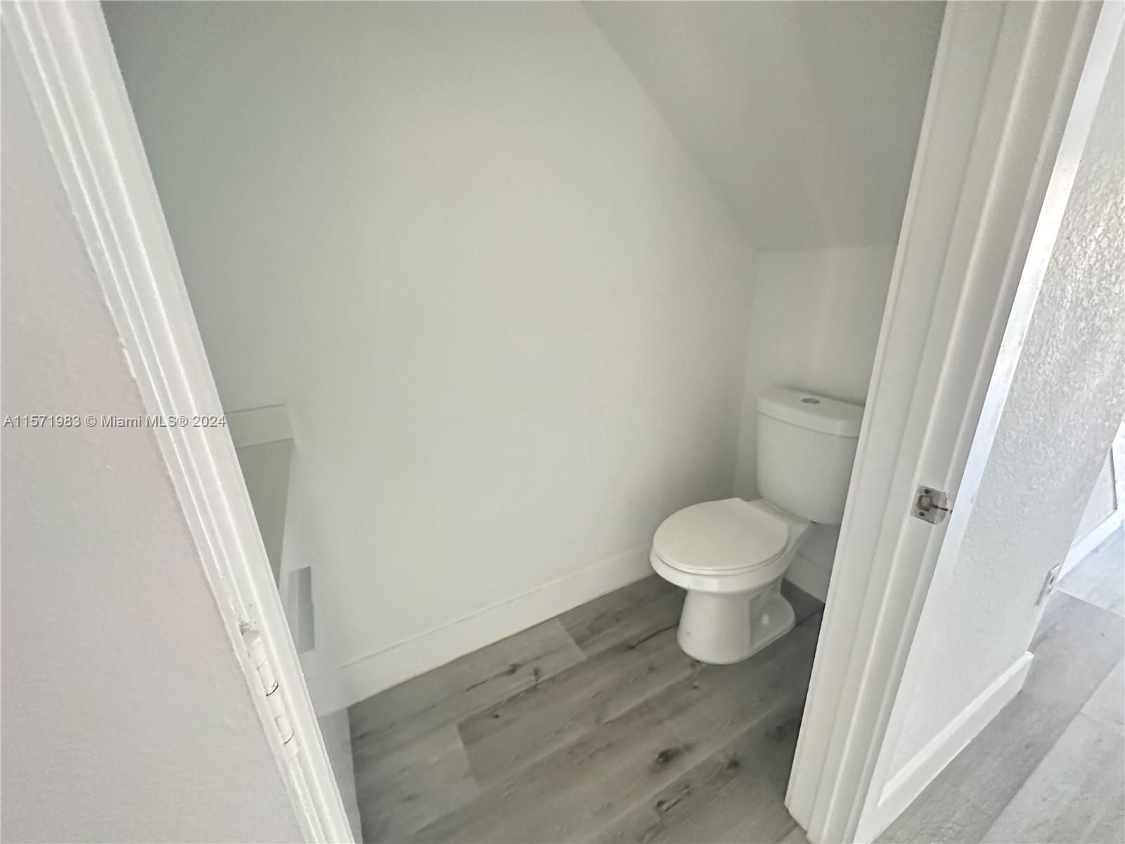 2054 NE 167th St 3-122, North Miami Beach, Florida 33162, 3 Bedrooms Bedrooms, ,2 BathroomsBathrooms,Residentiallease,For Rent,2054 NE 167th St 3-122,A11571983