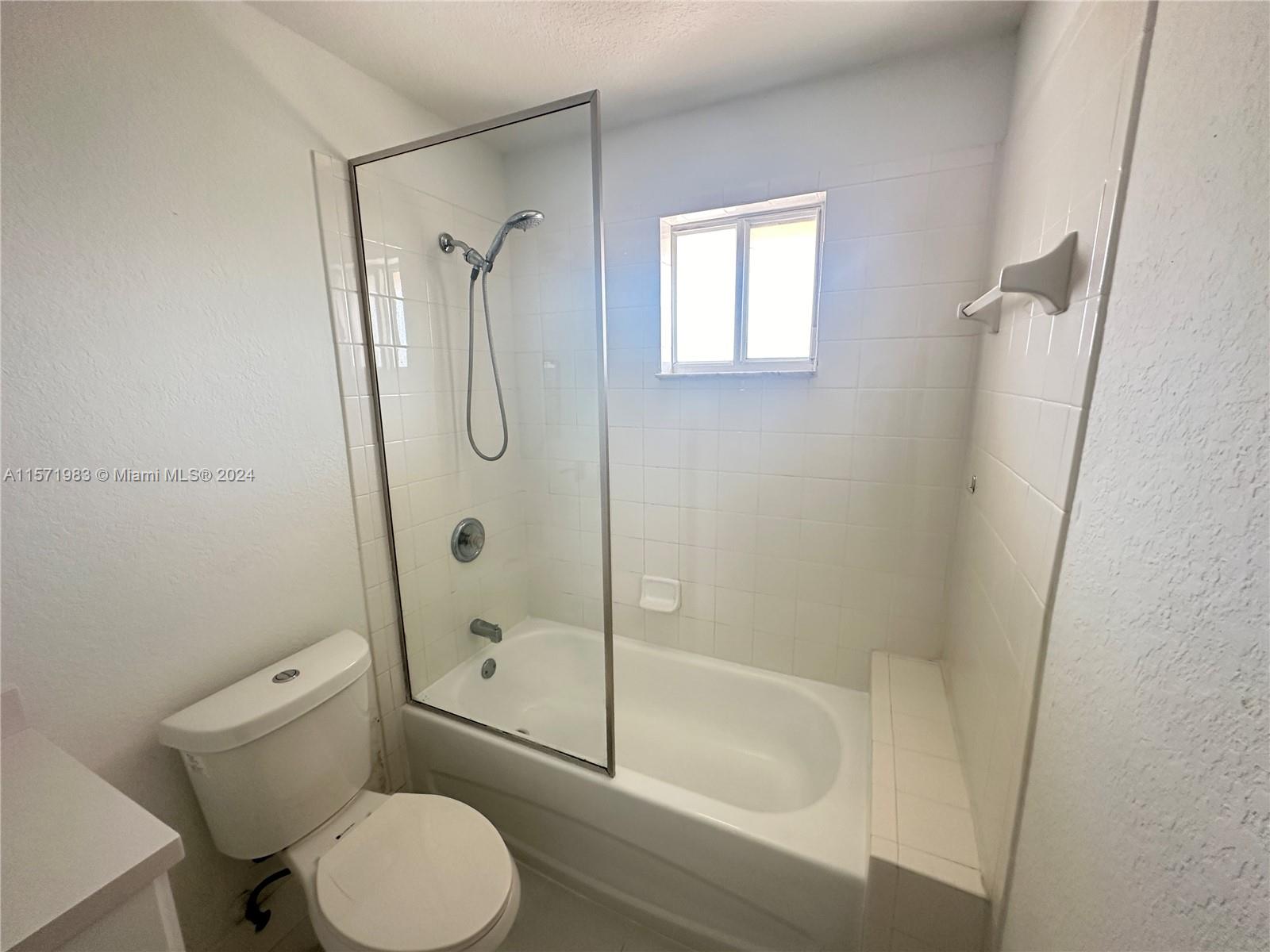 2054 NE 167th St 3-122, North Miami Beach, Florida 33162, 3 Bedrooms Bedrooms, ,2 BathroomsBathrooms,Residentiallease,For Rent,2054 NE 167th St 3-122,A11571983
